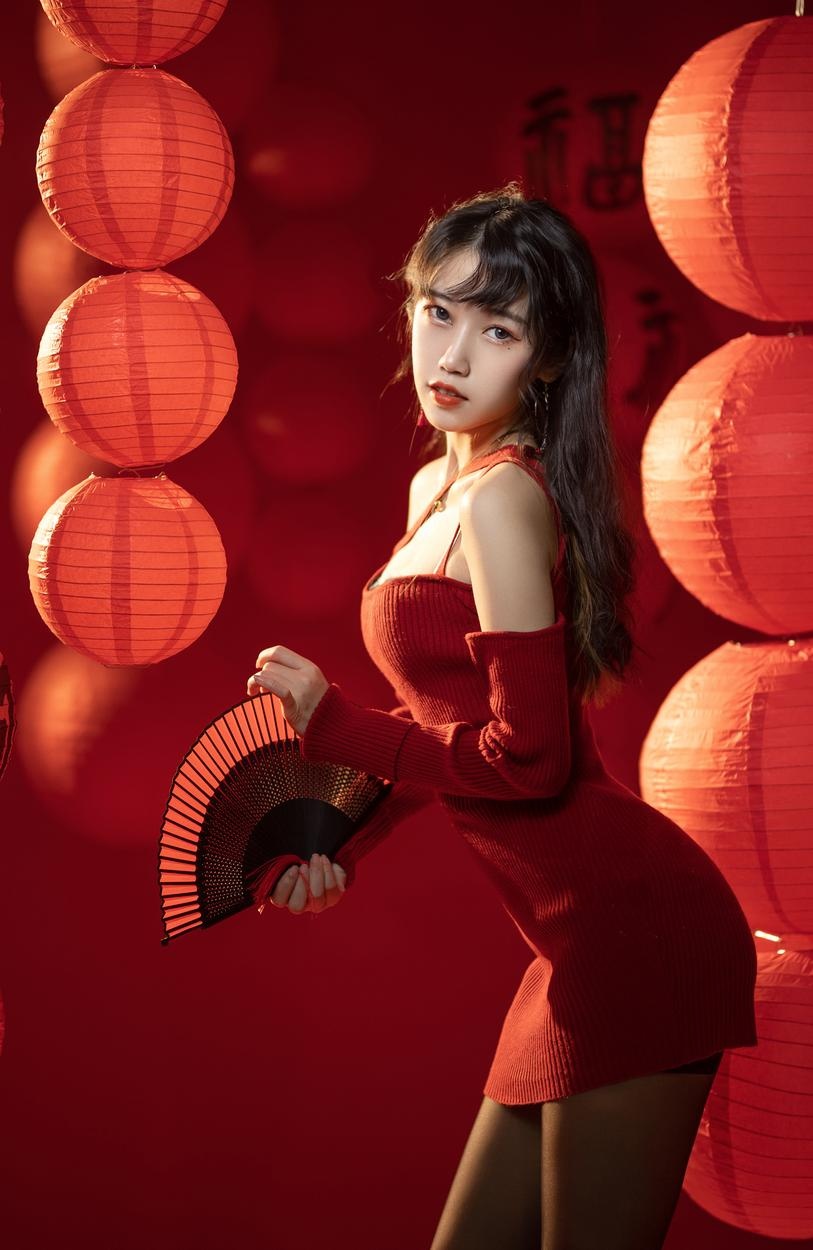 [私房] 不呆貓 - 新年：紅色毛衣黑絲翹臀 新春私房 21P