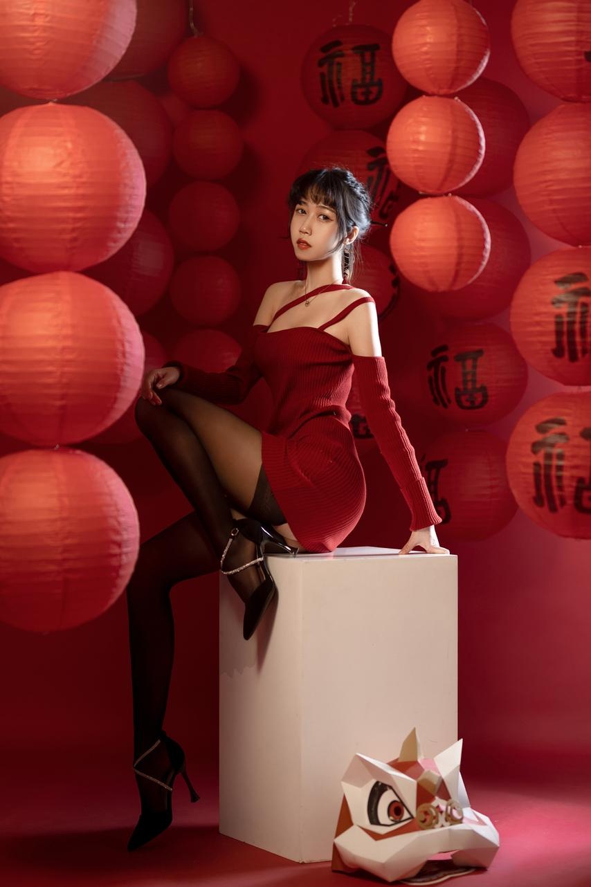 [私房] 不呆貓 - 新年：紅色毛衣黑絲翹臀 新春私房 21P