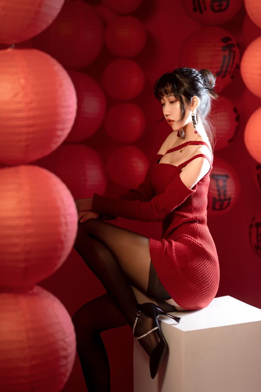 [私房] 不呆貓 - 新年：紅色毛衣黑絲翹臀 新春私房 21P