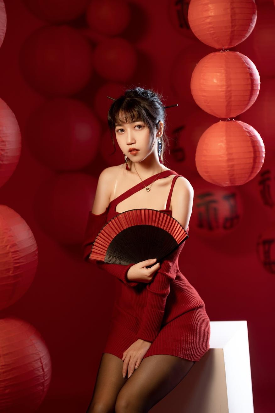 [私房] 不呆貓 - 新年：紅色毛衣黑絲翹臀 新春私房 21P