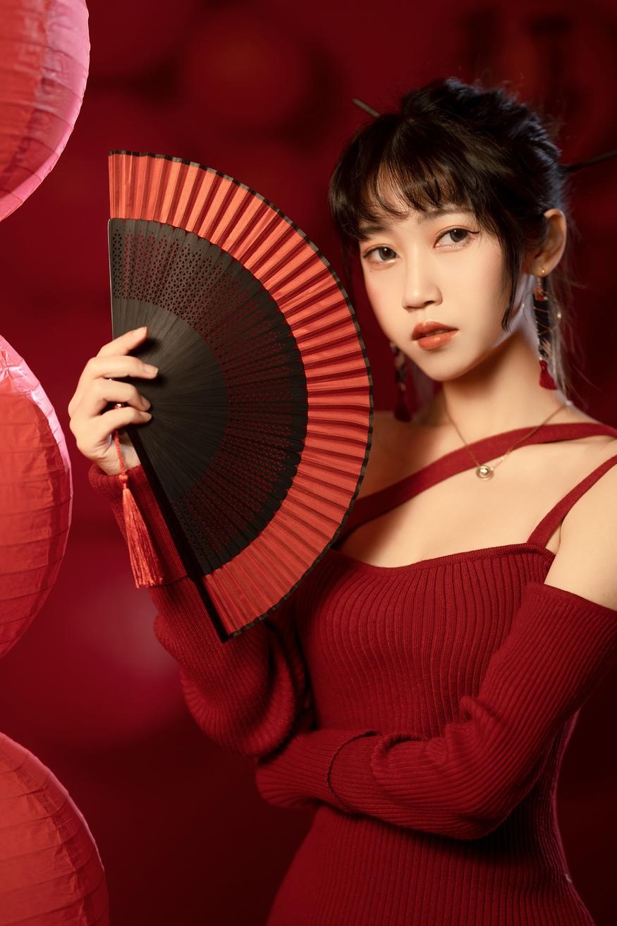 [私房] 不呆貓 - 新年：紅色毛衣黑絲翹臀 新春私房 21P