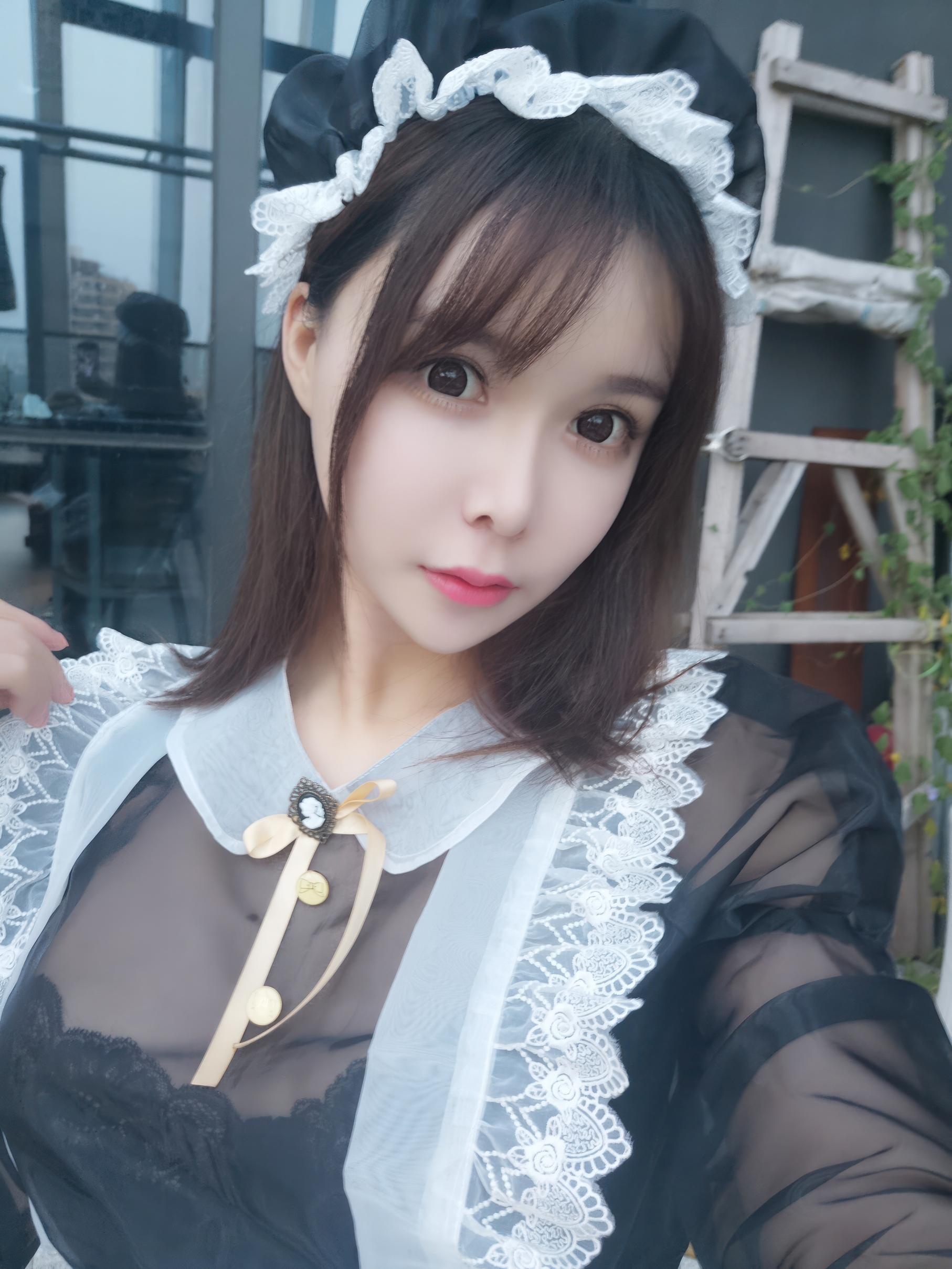 [私房] 亞馬遜鯰魚 - 黑色透明女僕：黑紗女僕黑絲美腿 室內私房 33P