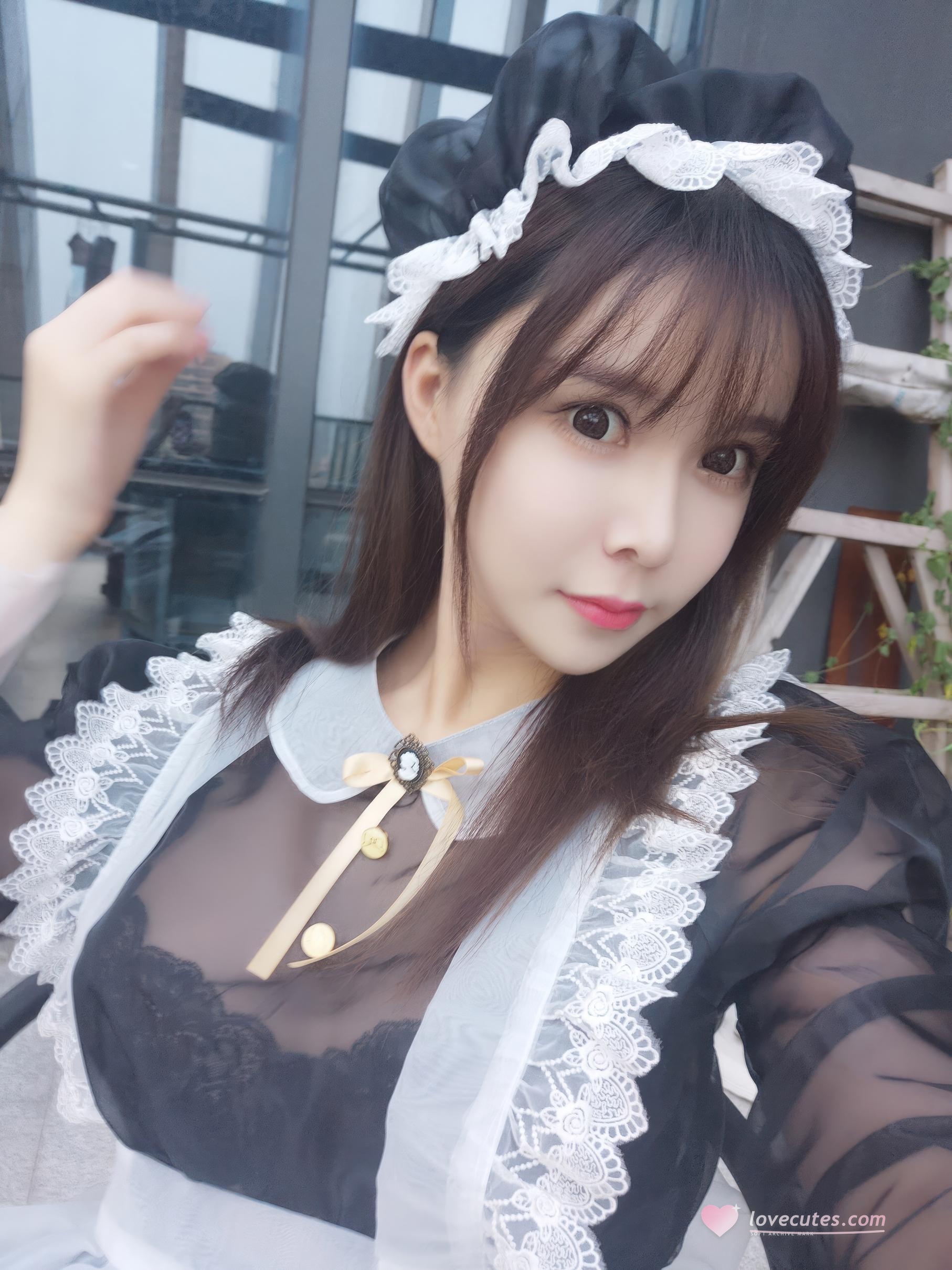 [私房] 亞馬遜鯰魚 - 黑色透明女僕：黑紗女僕黑絲美腿 室內私房 33P