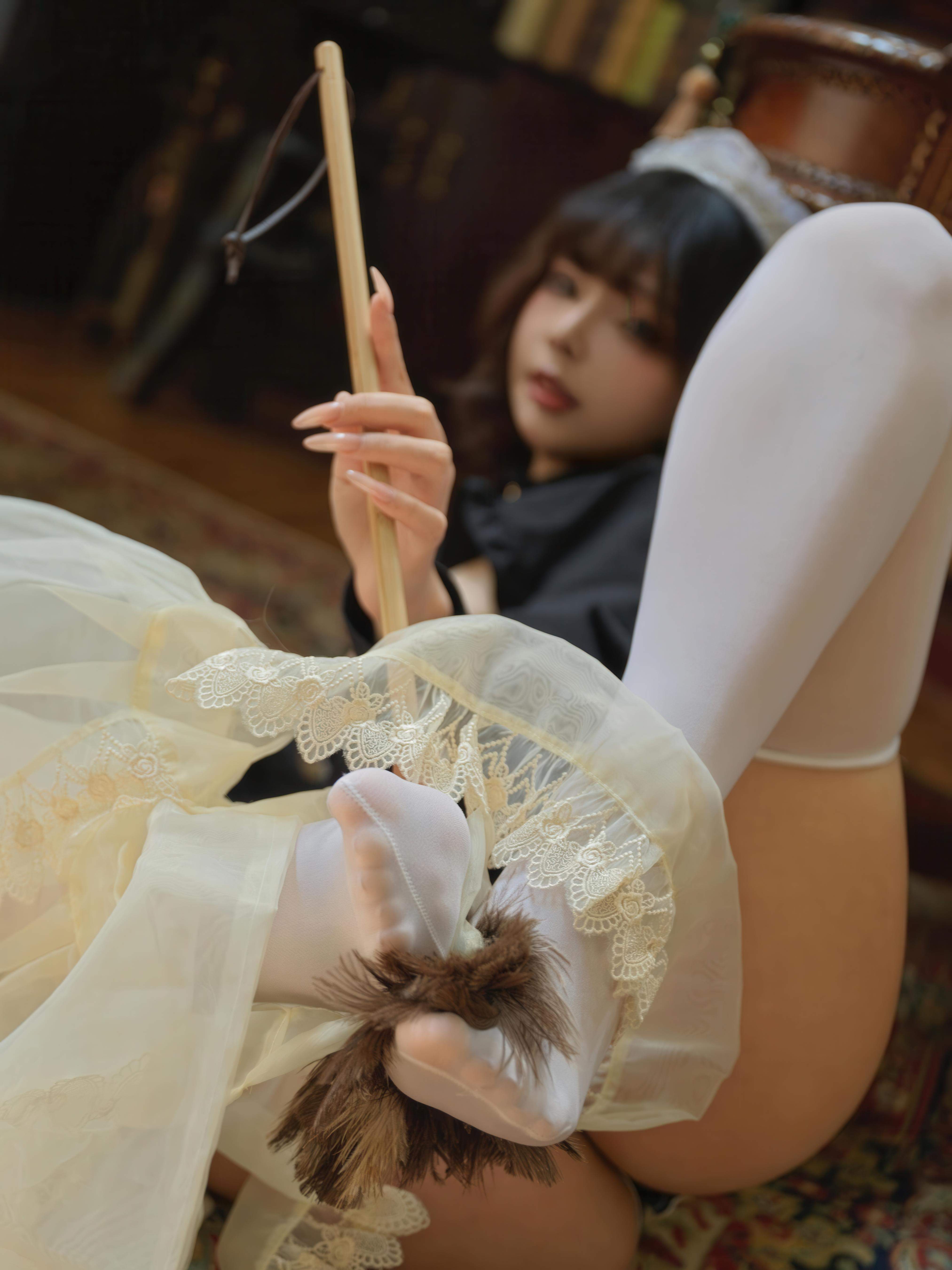 [私房] yuuhui玉汇 - 家养女仆：白丝女仆露穴翘臀 私房 149P2V