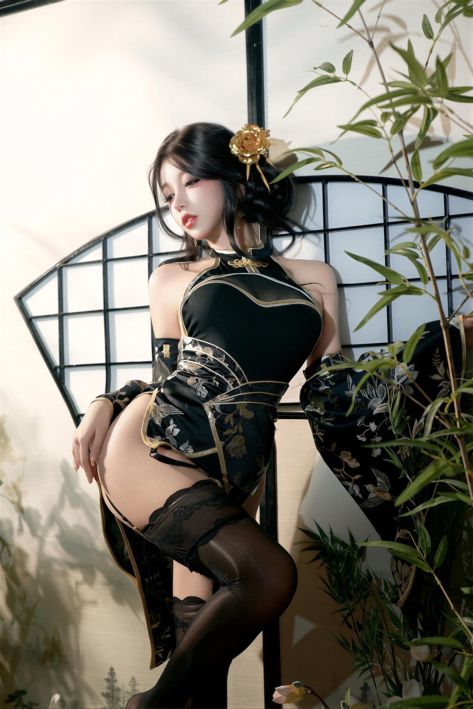 【Cosplay】過期米線線喵 - 侑子小姐：黑絲高衩美腿角色還原 49P