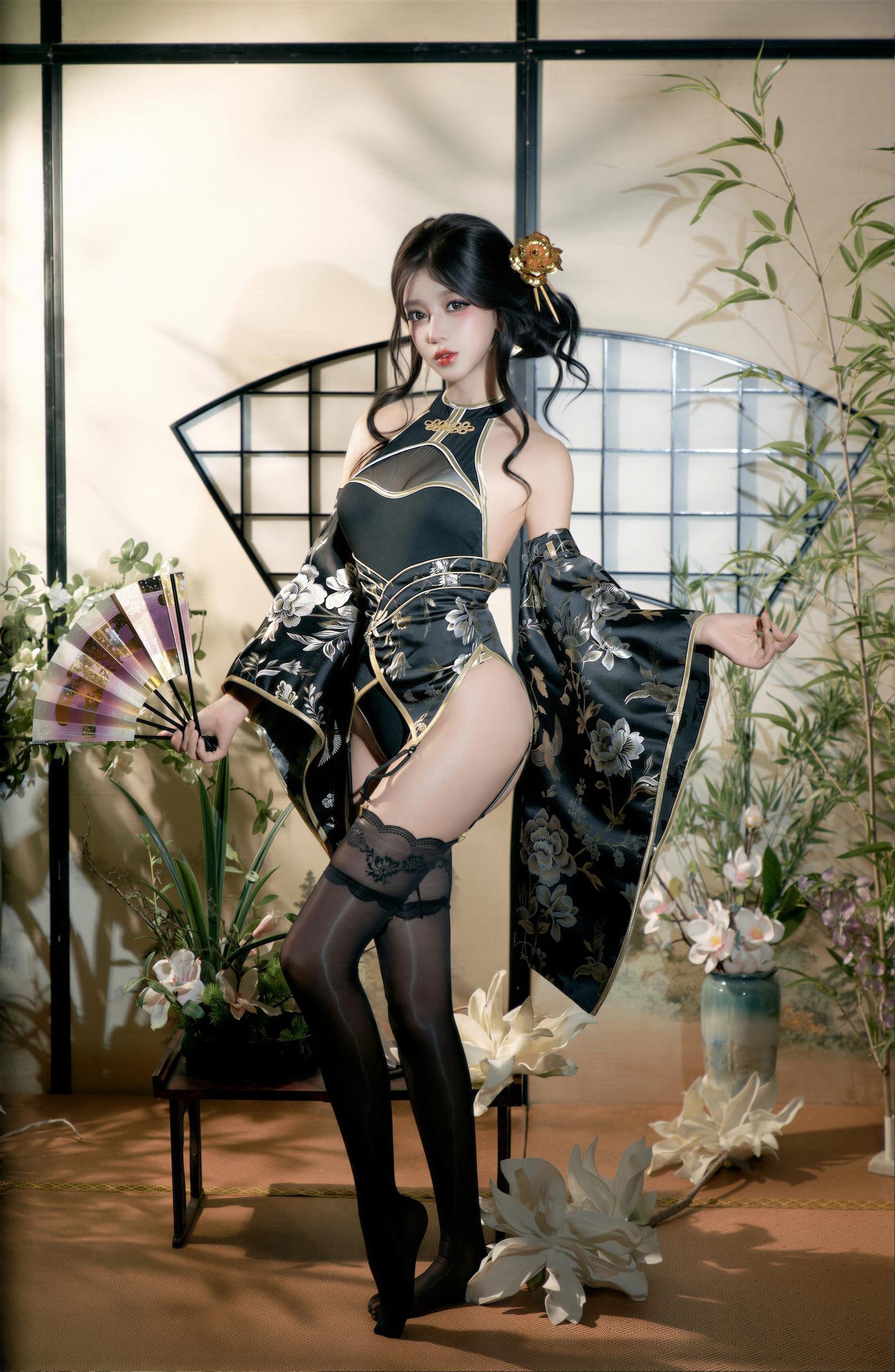【Cosplay】過期米線線喵 - 侑子小姐：黑絲高衩美腿角色還原 49P