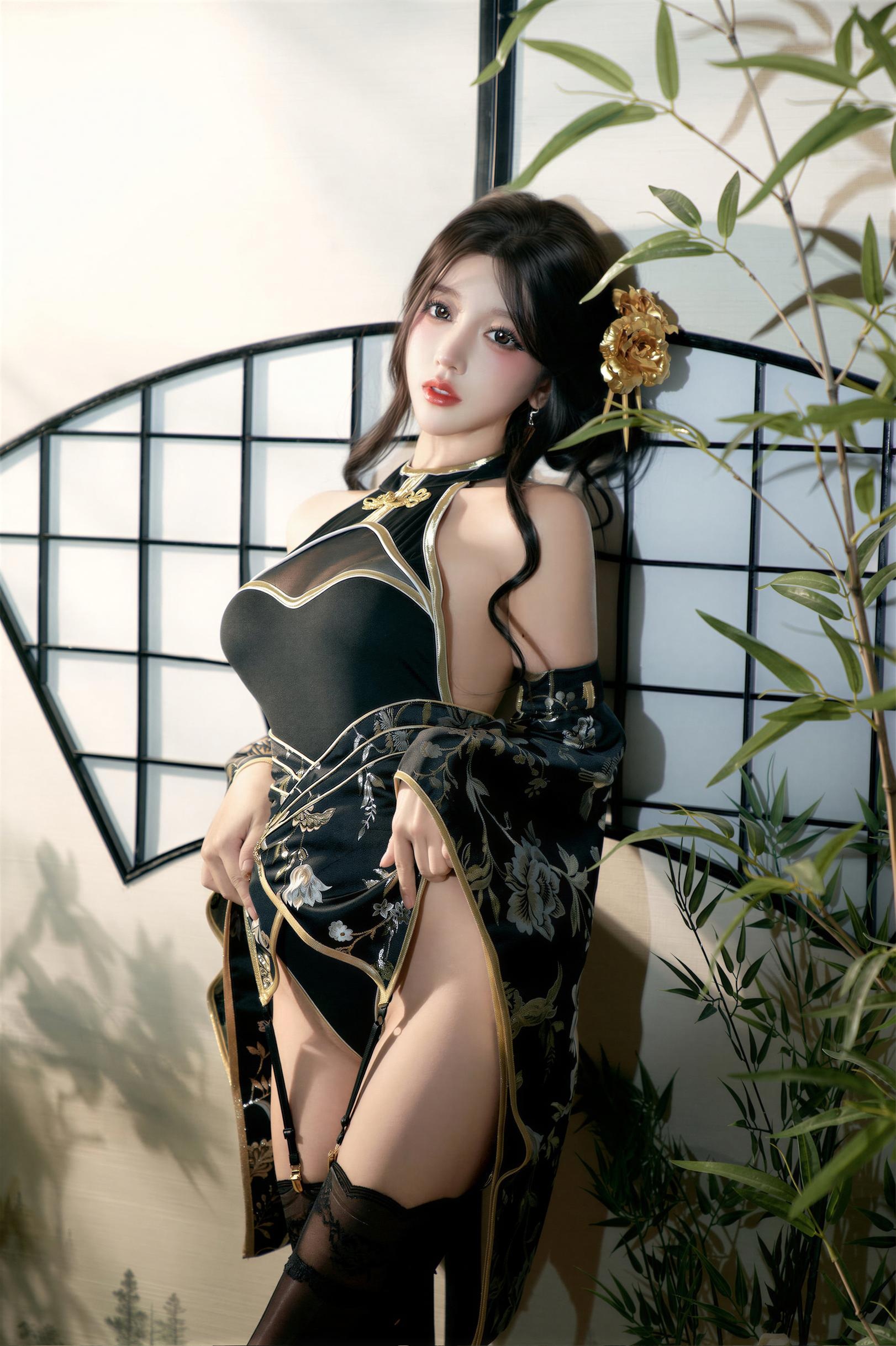 [Cosplay] Expired Rice Noodles Cat - Miss Yuko: Black Stockings and High Slit Beautiful Legs Character Recreation 49P