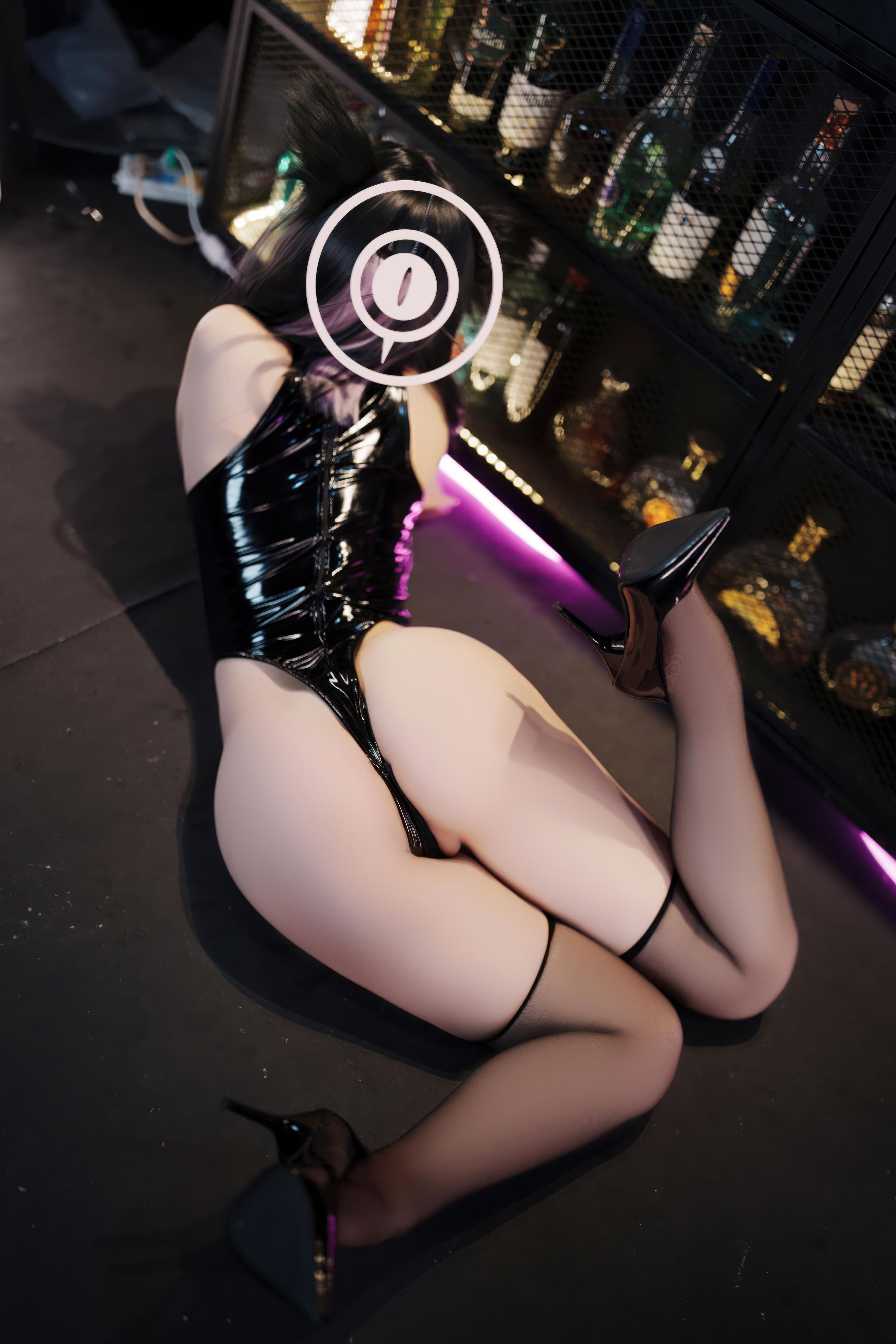 [cosplay] Quan冉有点饿 - 和纱同人：酒吧黑丝高跟 露臀角色还原 54P