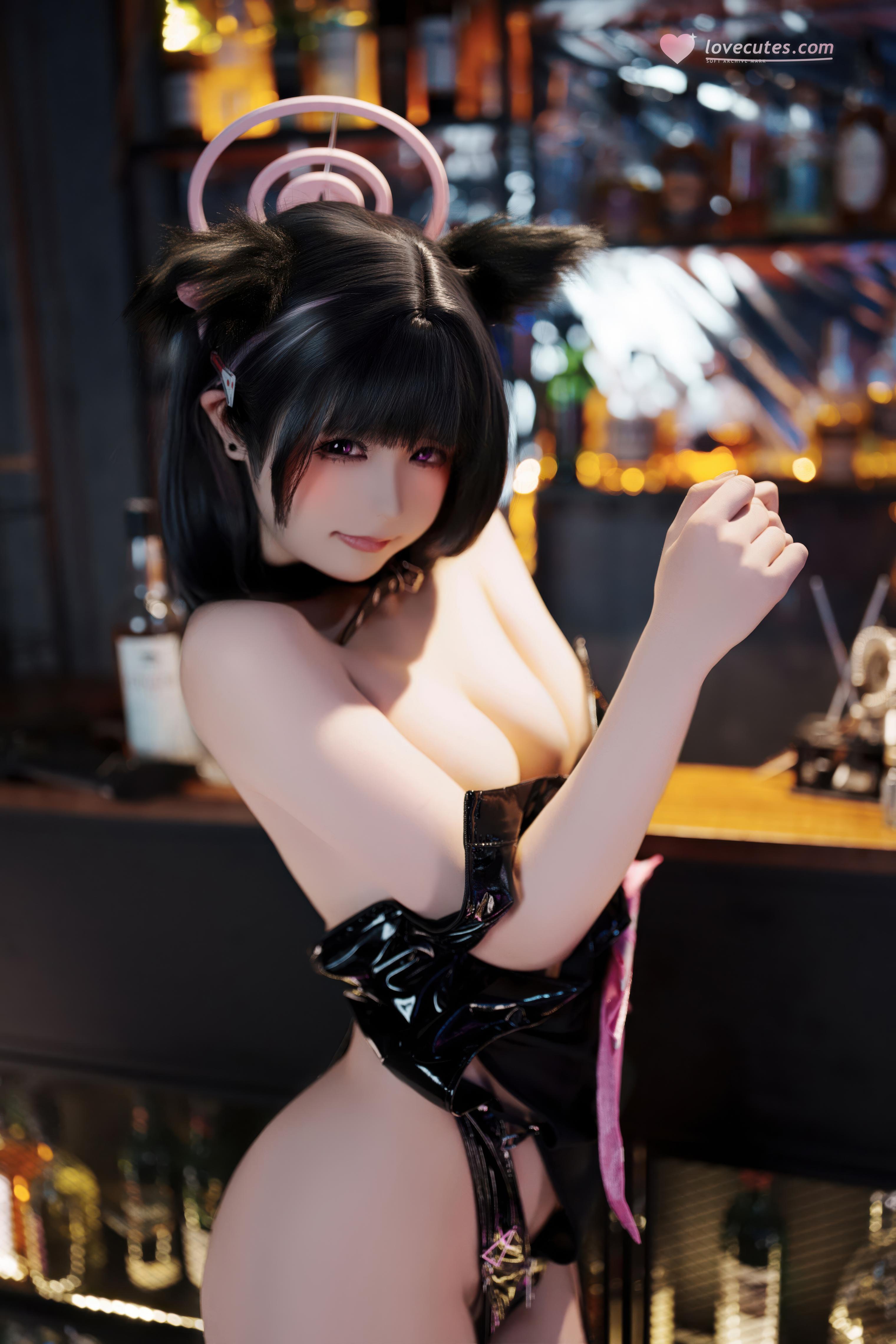[Cosplay] Quan Ran is a Bit Hungry - Hasa Doujin: Bar Black Stockings High Heels Butt-Revealing Character Recreation 54P