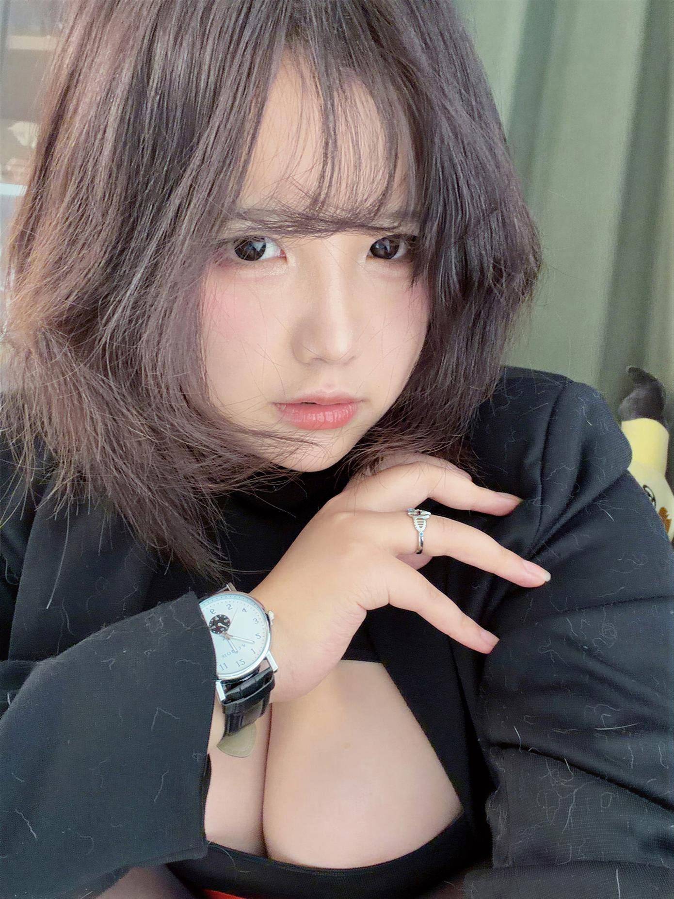[私房] 阿半今日はとても嬉しい - 社畜自撮り：黒ストッキング包臀スカート自撮り 美脚私房 76P3V