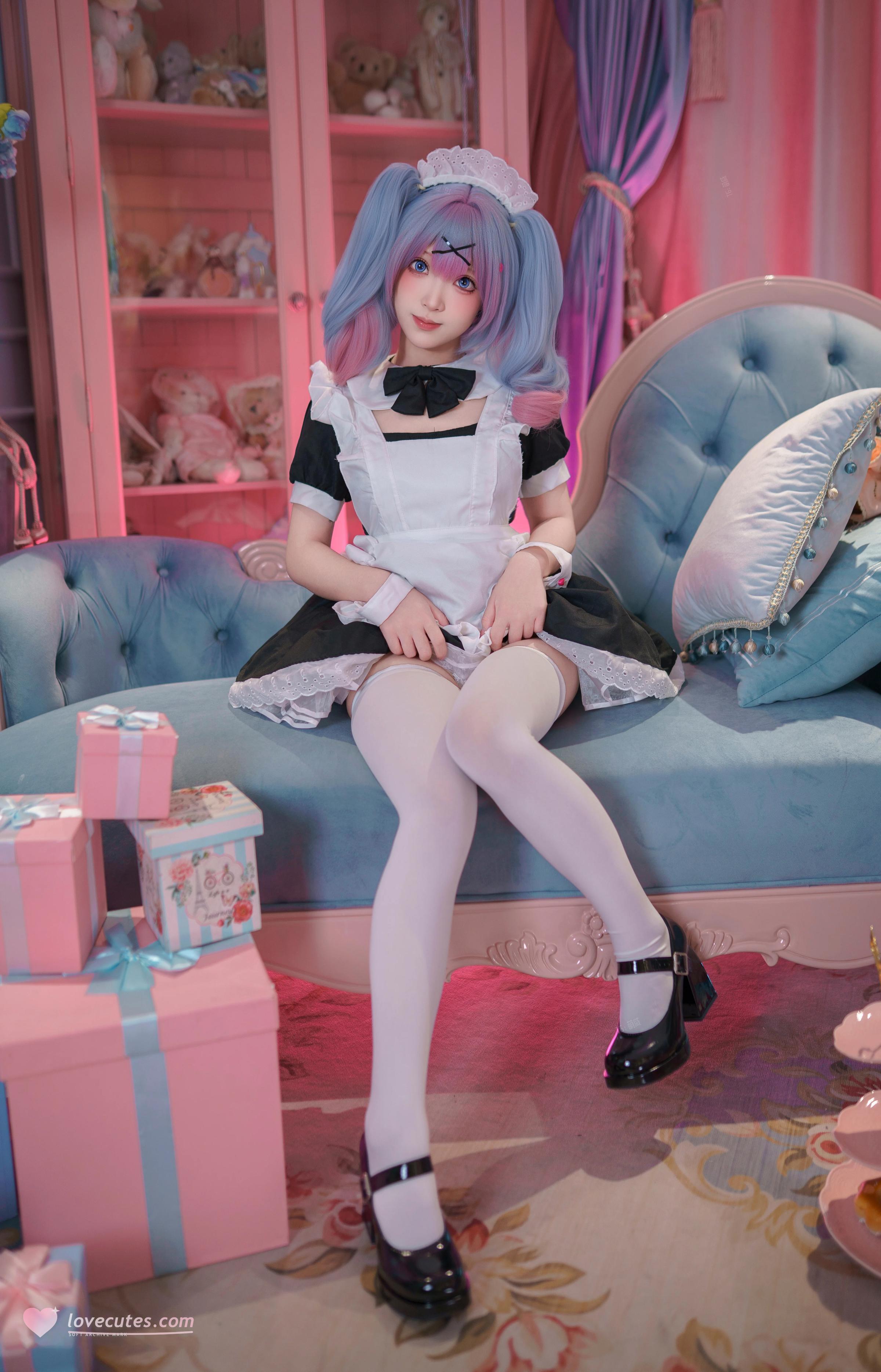 [คอสเพลย์] Bangni邦尼 - 初音未来 กระต่ายสาวในอุโมงค์: สาวใช้ผมสีน้ำเงิน ใส่ถุงน่องขาว โชว์สะโพก ขนาดใหญ่ 82P