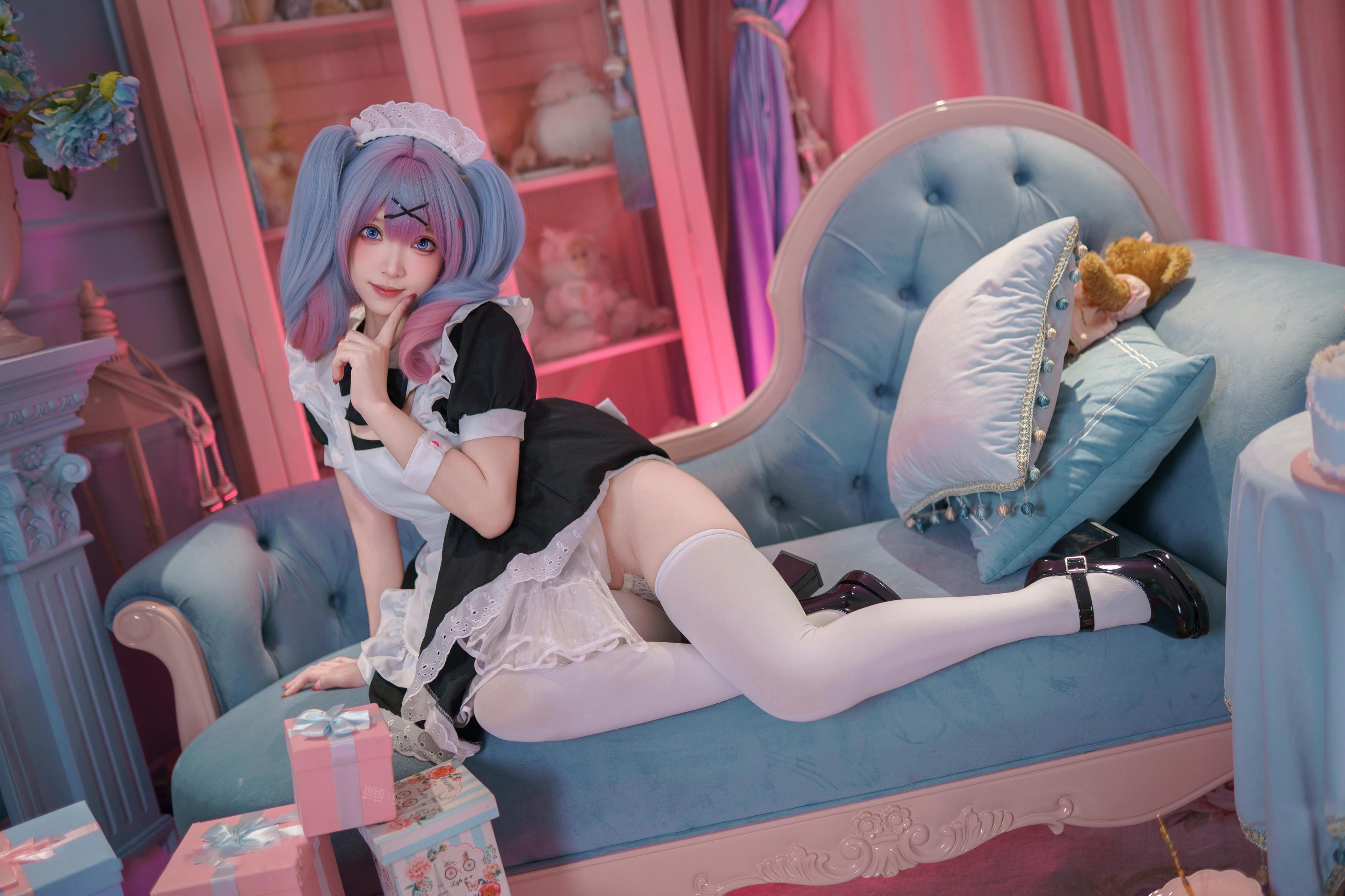 [คอสเพลย์] Bangni邦尼 - 初音未来 กระต่ายสาวในอุโมงค์: สาวใช้ผมสีน้ำเงิน ใส่ถุงน่องขาว โชว์สะโพก ขนาดใหญ่ 82P