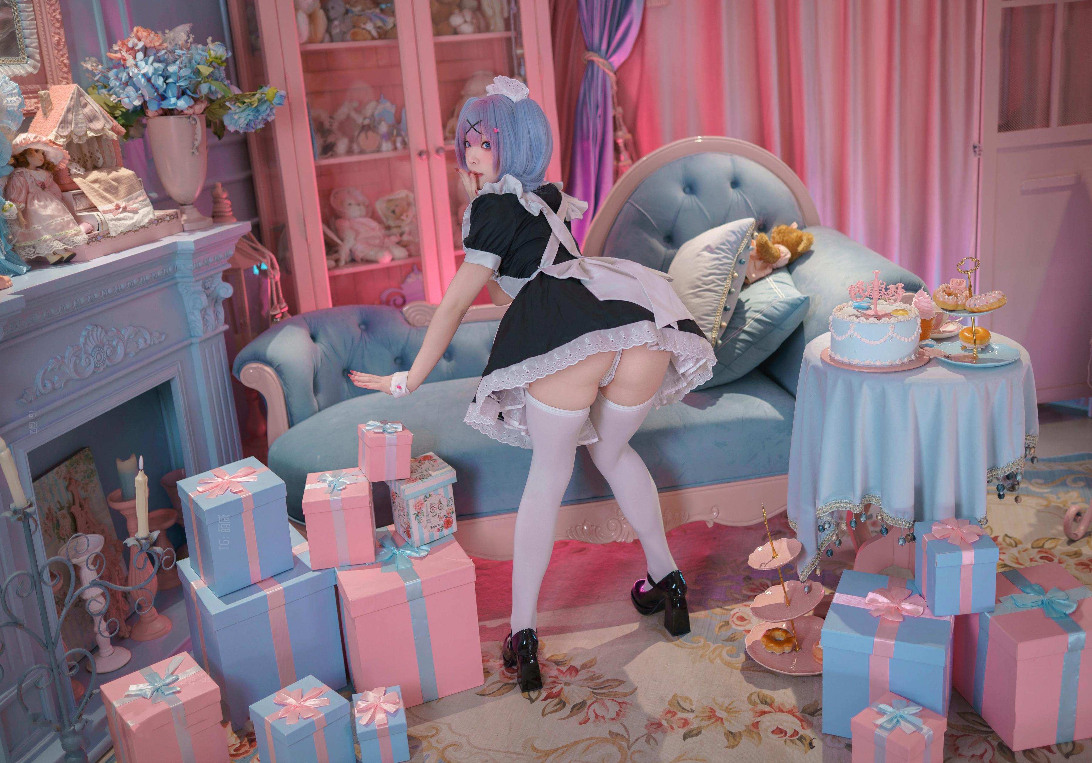 [Cosplay] Bangni - Hatsune Miku Rabbit Hole Maid: Blue-Haired Maid in White Stockings, Boldly Recreated 82P