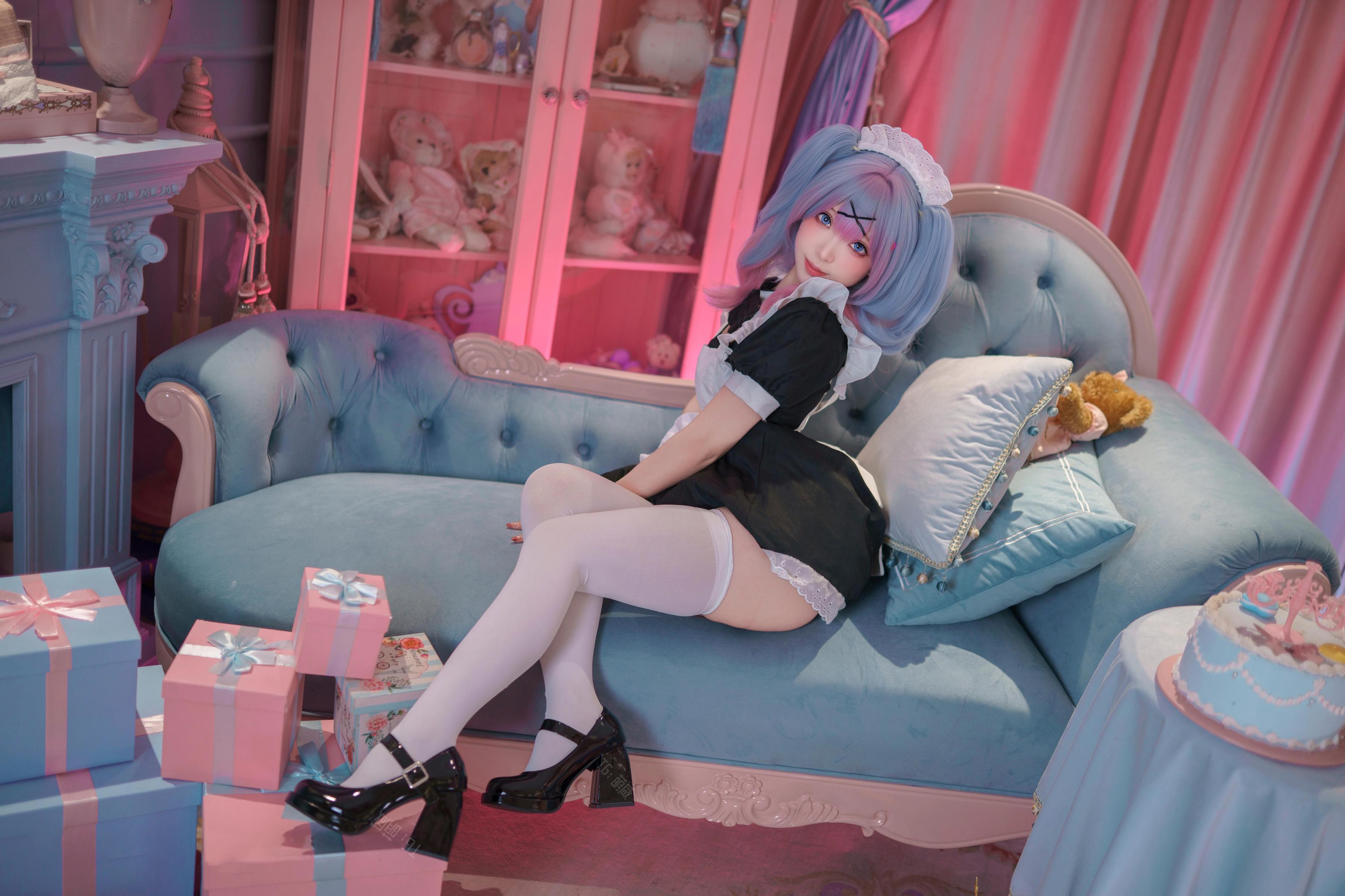 [Cosplay] Bangni - Hatsune Miku Rabbit Hole Maid: Blue-Haired Maid in White Stockings, Boldly Recreated 82P