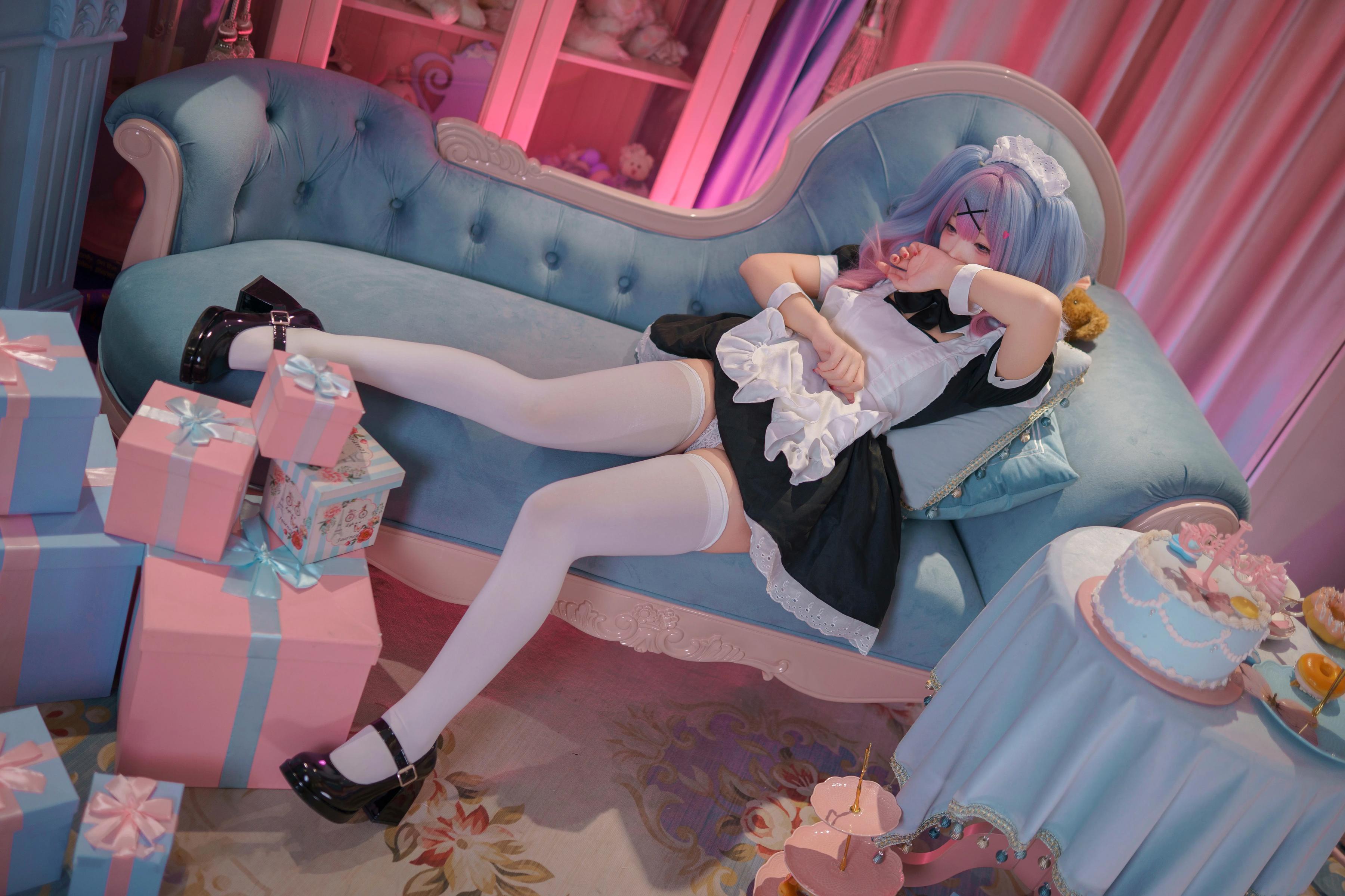 [Cosplay] Bangni - Hatsune Miku Rabbit Hole Maid: Blue-Haired Maid in White Stockings, Boldly Recreated 82P