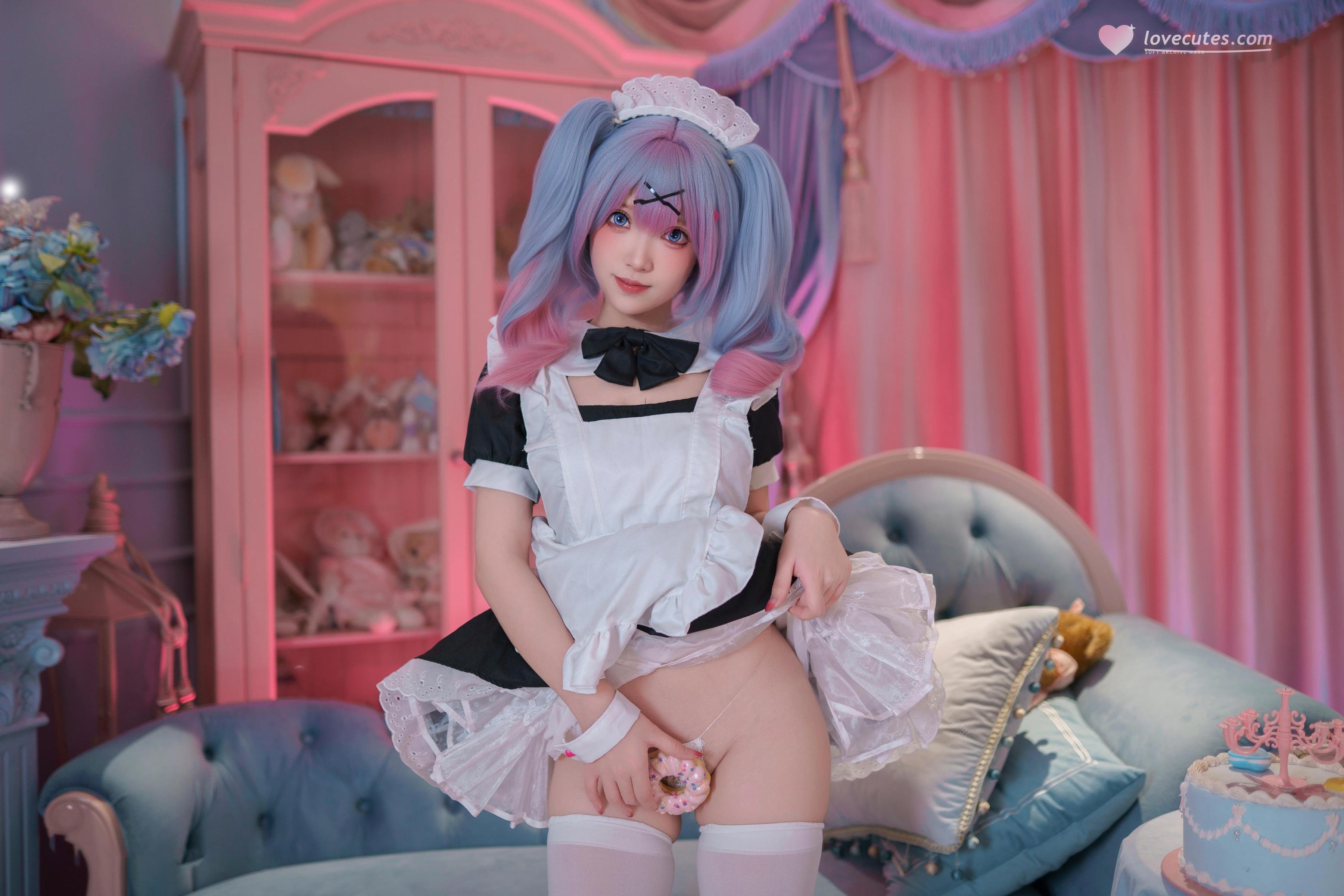 '[cosplay] Bangni邦尼 - Hatsune Miku Người Hầu Bếp Thỏ: Người Hầu Tóc Xanh, Vớ Trắng, Lộ Đùi - Tái Hiện Đầy Đủ 82P'
