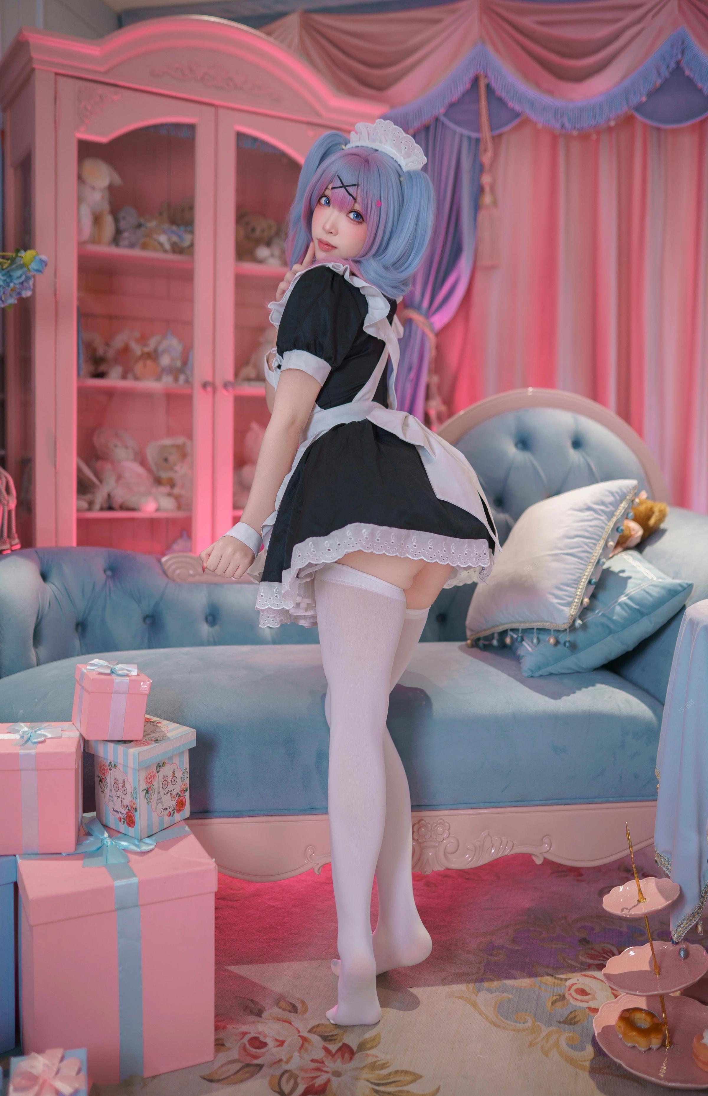 '[cosplay] Bangni邦尼 - Hatsune Miku Người Hầu Bếp Thỏ: Người Hầu Tóc Xanh, Vớ Trắng, Lộ Đùi - Tái Hiện Đầy Đủ 82P'