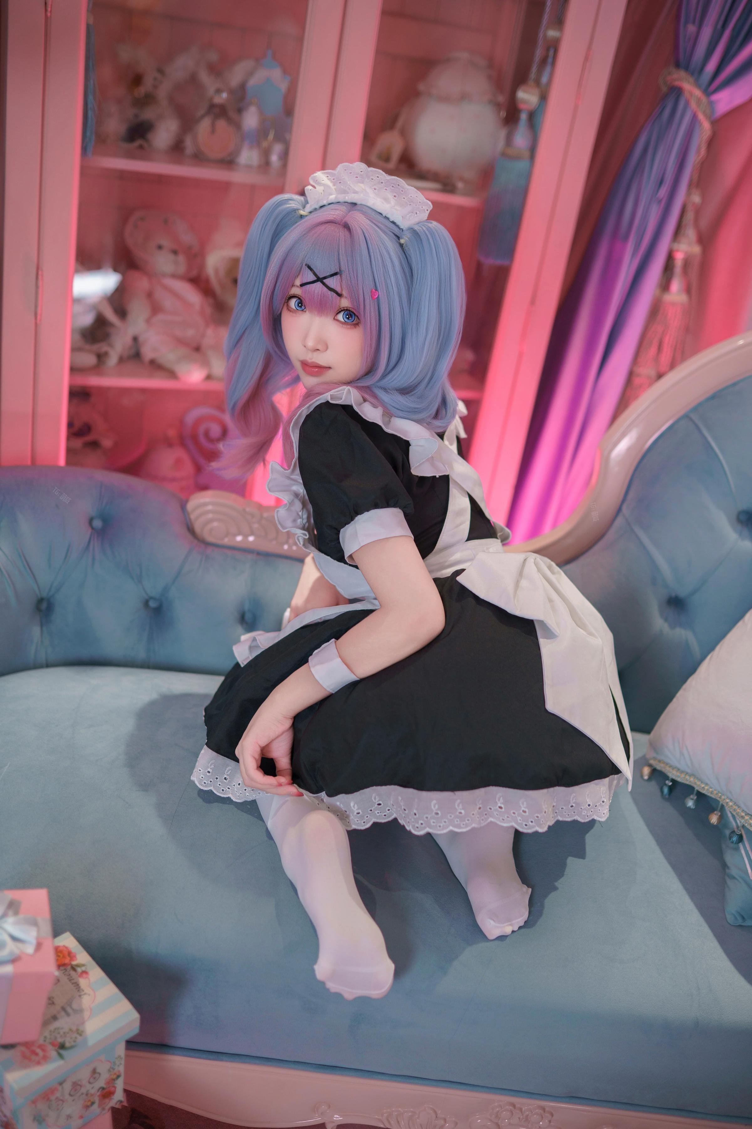 '[cosplay] Bangni邦尼 - Hatsune Miku Người Hầu Bếp Thỏ: Người Hầu Tóc Xanh, Vớ Trắng, Lộ Đùi - Tái Hiện Đầy Đủ 82P'