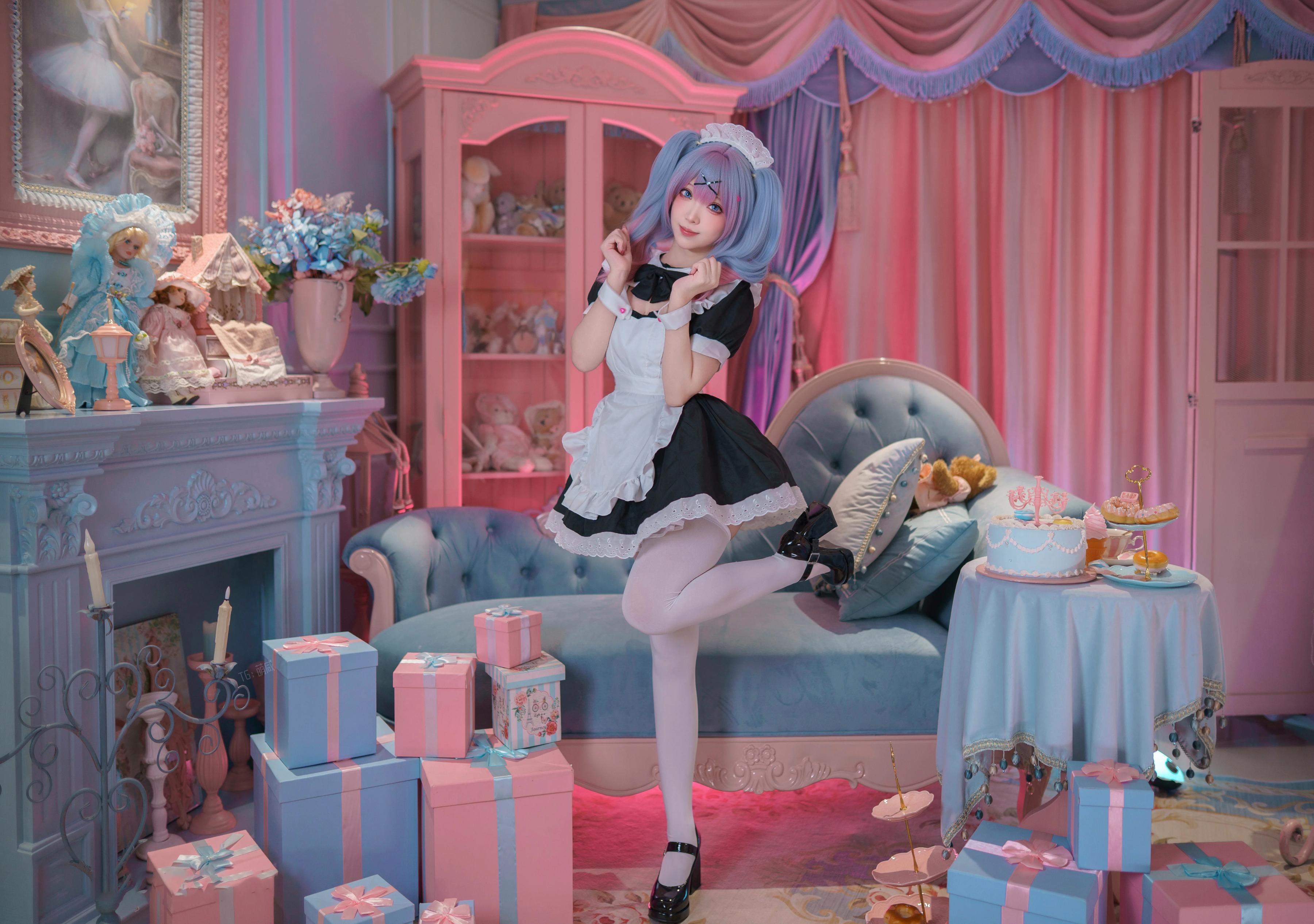 '[cosplay] Bangni邦尼 - Hatsune Miku Người Hầu Bếp Thỏ: Người Hầu Tóc Xanh, Vớ Trắng, Lộ Đùi - Tái Hiện Đầy Đủ 82P'
