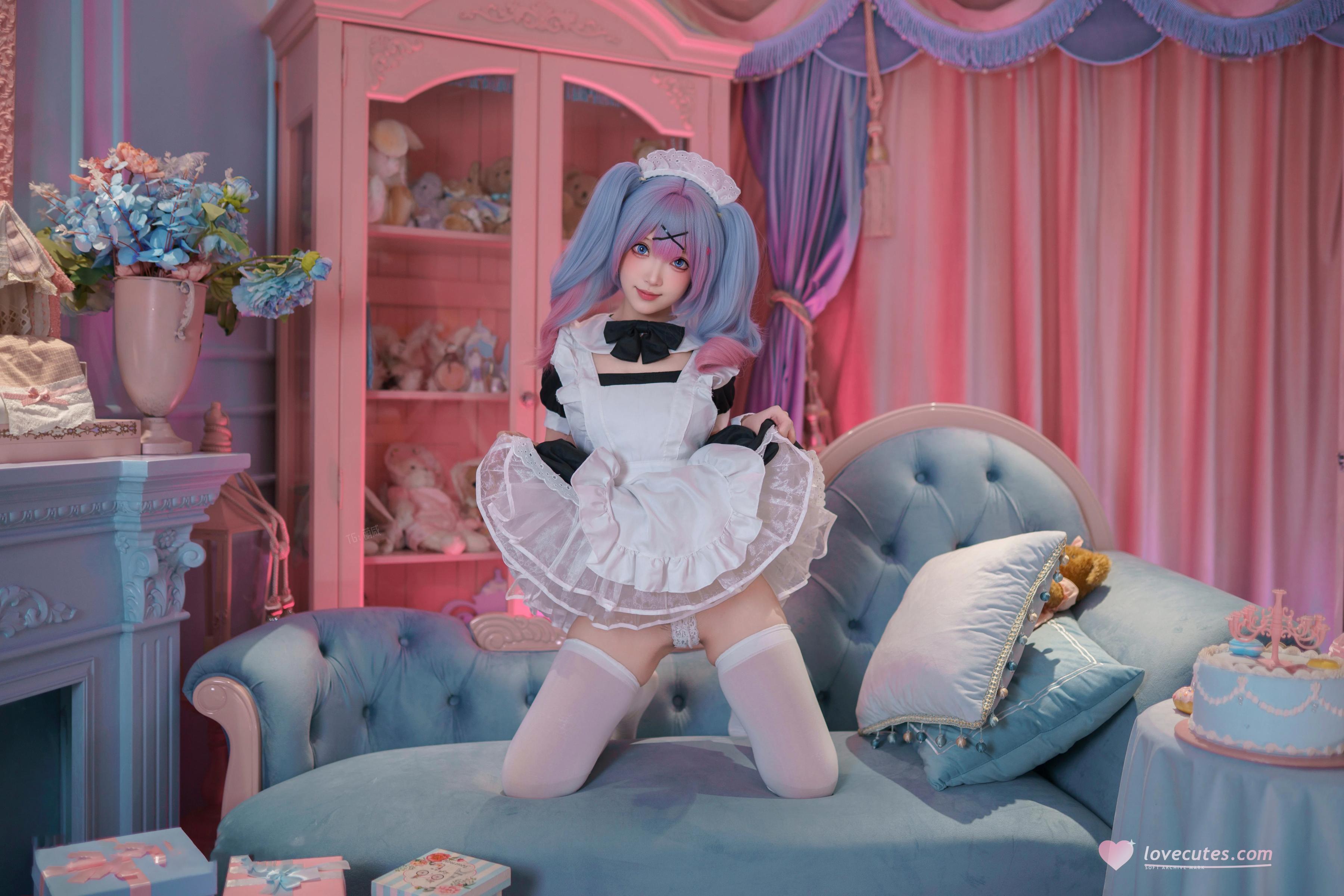 '[cosplay] Bangni邦尼 - Hatsune Miku Người Hầu Bếp Thỏ: Người Hầu Tóc Xanh, Vớ Trắng, Lộ Đùi - Tái Hiện Đầy Đủ 82P'