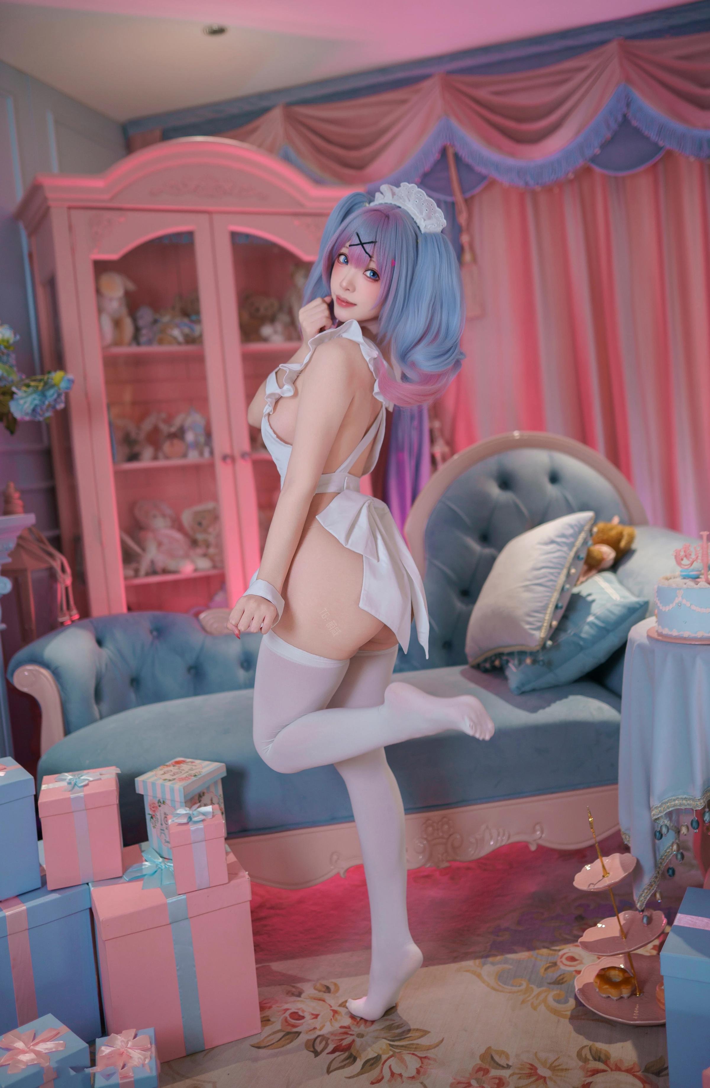 '[cosplay] Bangni邦尼 - Hatsune Miku Người Hầu Bếp Thỏ: Người Hầu Tóc Xanh, Vớ Trắng, Lộ Đùi - Tái Hiện Đầy Đủ 82P'