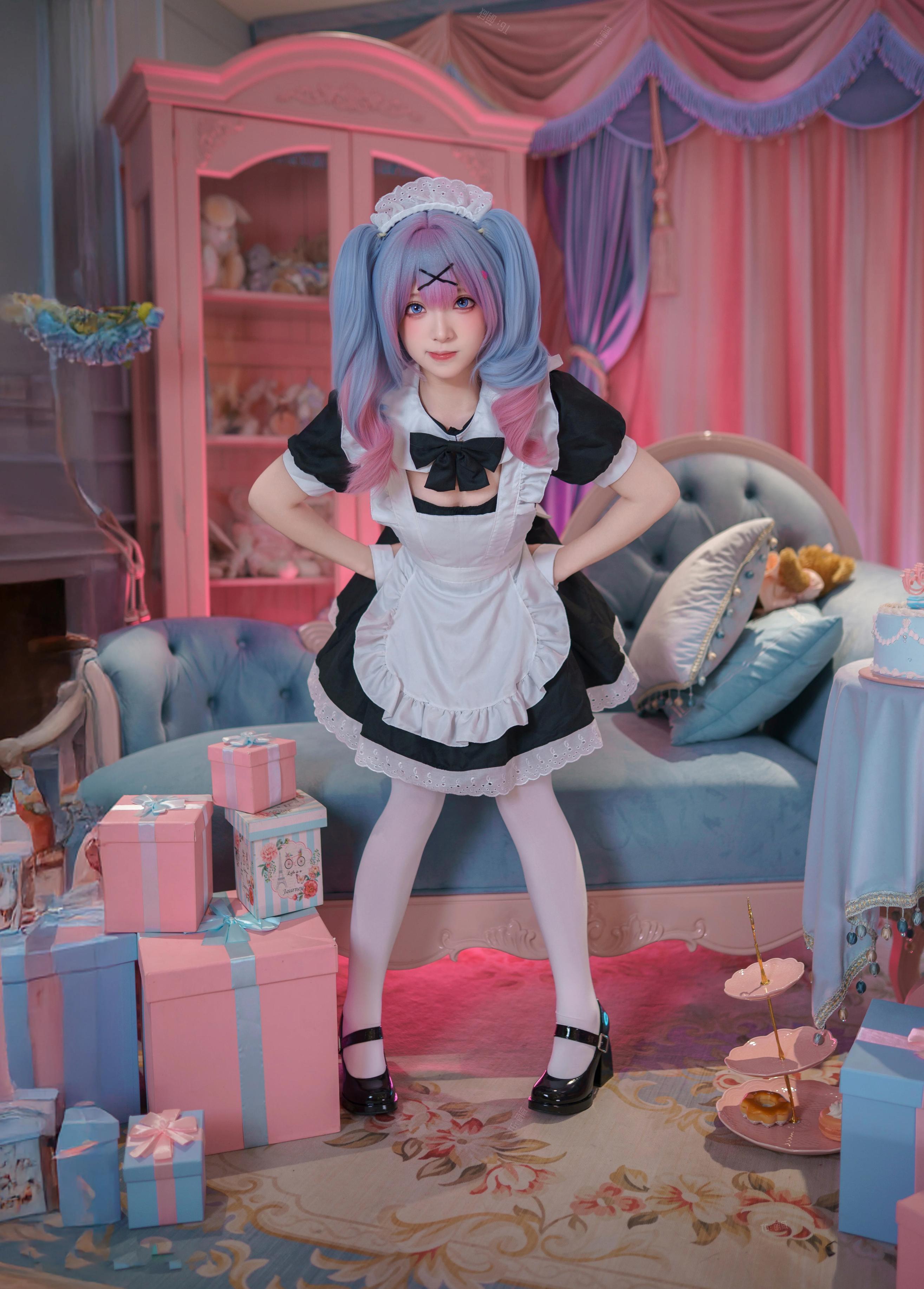 '[cosplay] Bangni邦尼 - Hatsune Miku Người Hầu Bếp Thỏ: Người Hầu Tóc Xanh, Vớ Trắng, Lộ Đùi - Tái Hiện Đầy Đủ 82P'