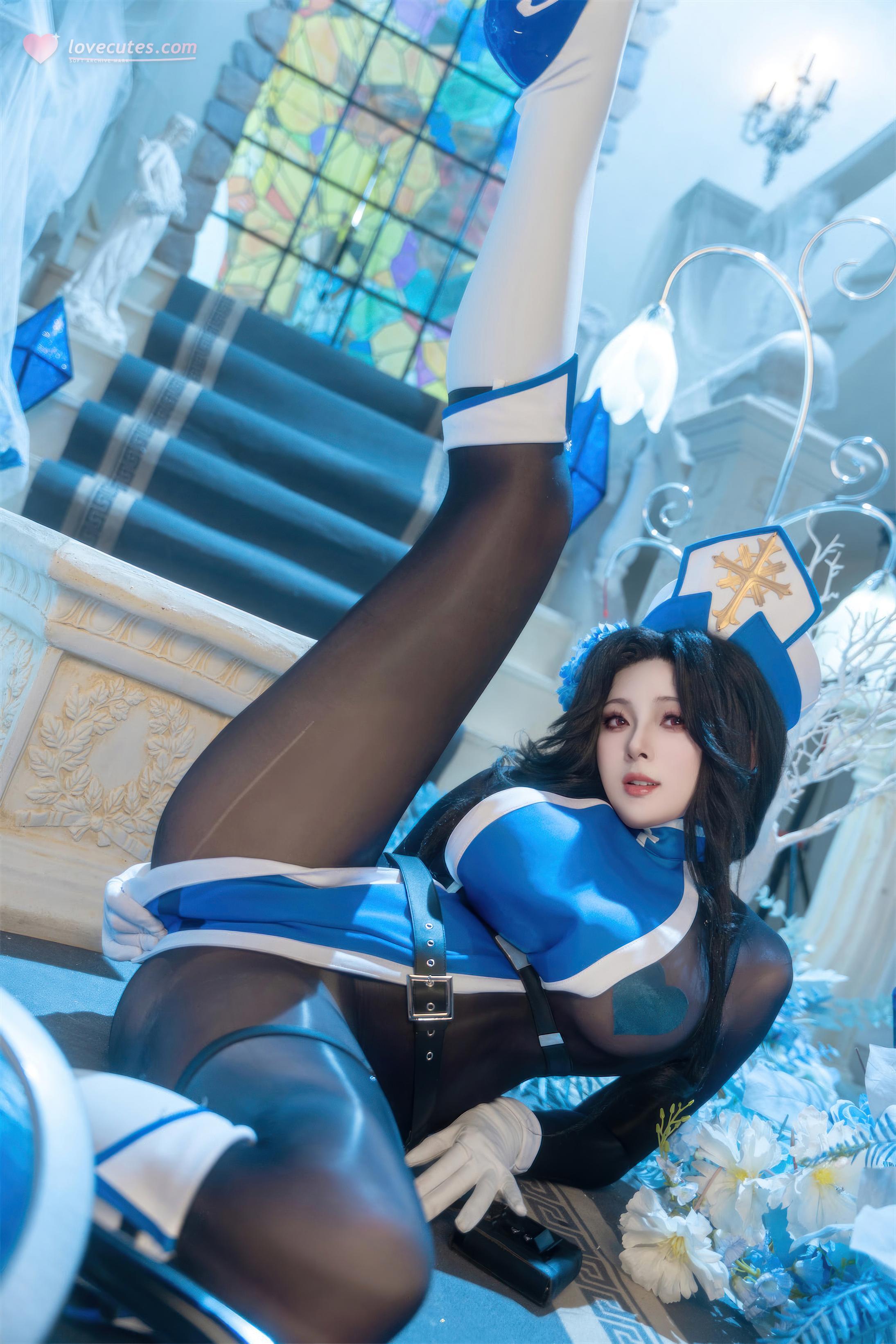 【コスプレ】夏夏子 - 梅登 冰玫瑰：青白いナースと黒ストッキングの美脚再現 71P