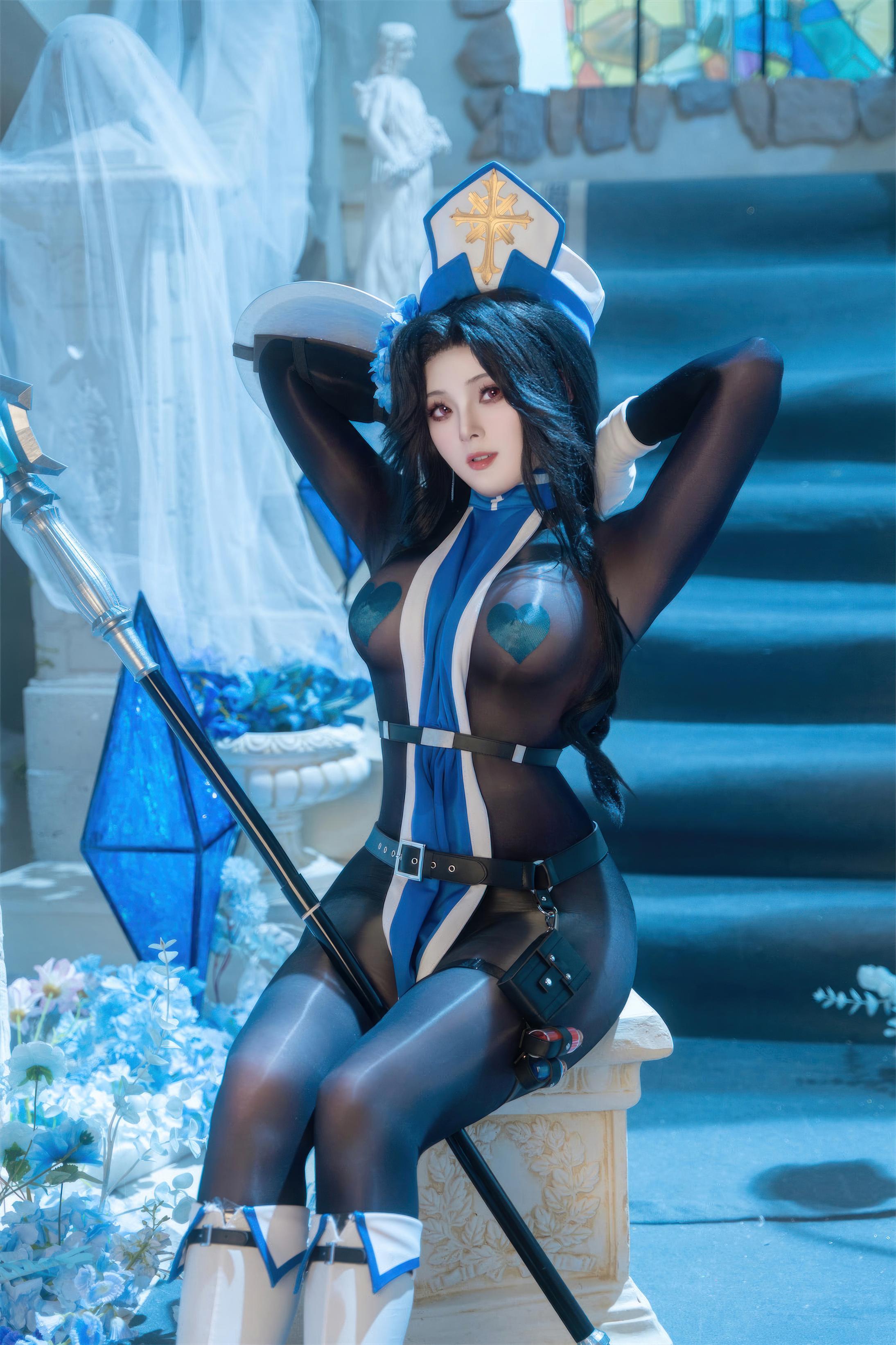 '[cosplay] Natsuko夏夏子 -梅登 冰玫瑰: Bác Sĩ Xanh Trắng Chân Đen Gợi Cảm 71P'