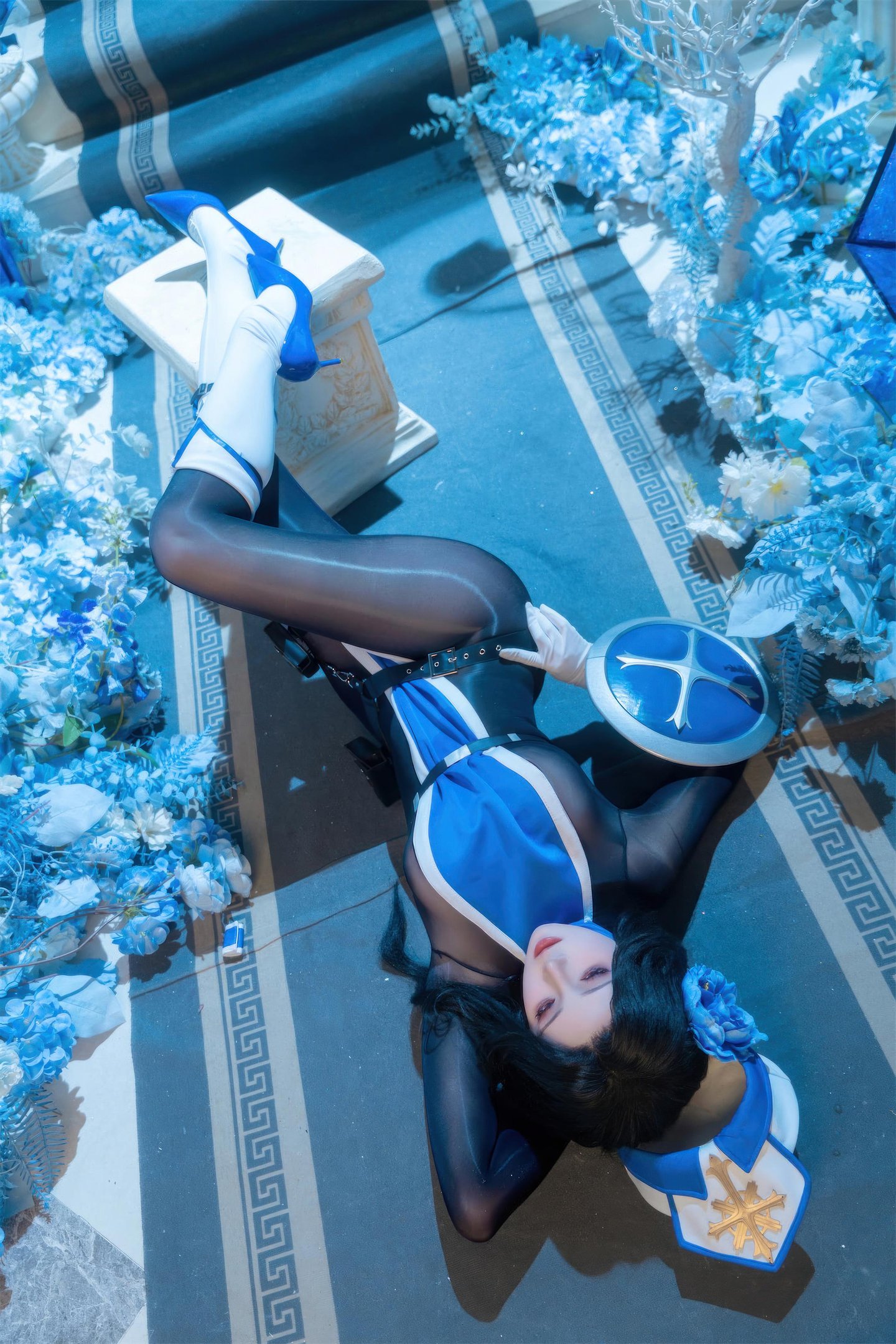 '[cosplay] Natsuko夏夏子 -梅登 冰玫瑰: Bác Sĩ Xanh Trắng Chân Đen Gợi Cảm 71P'