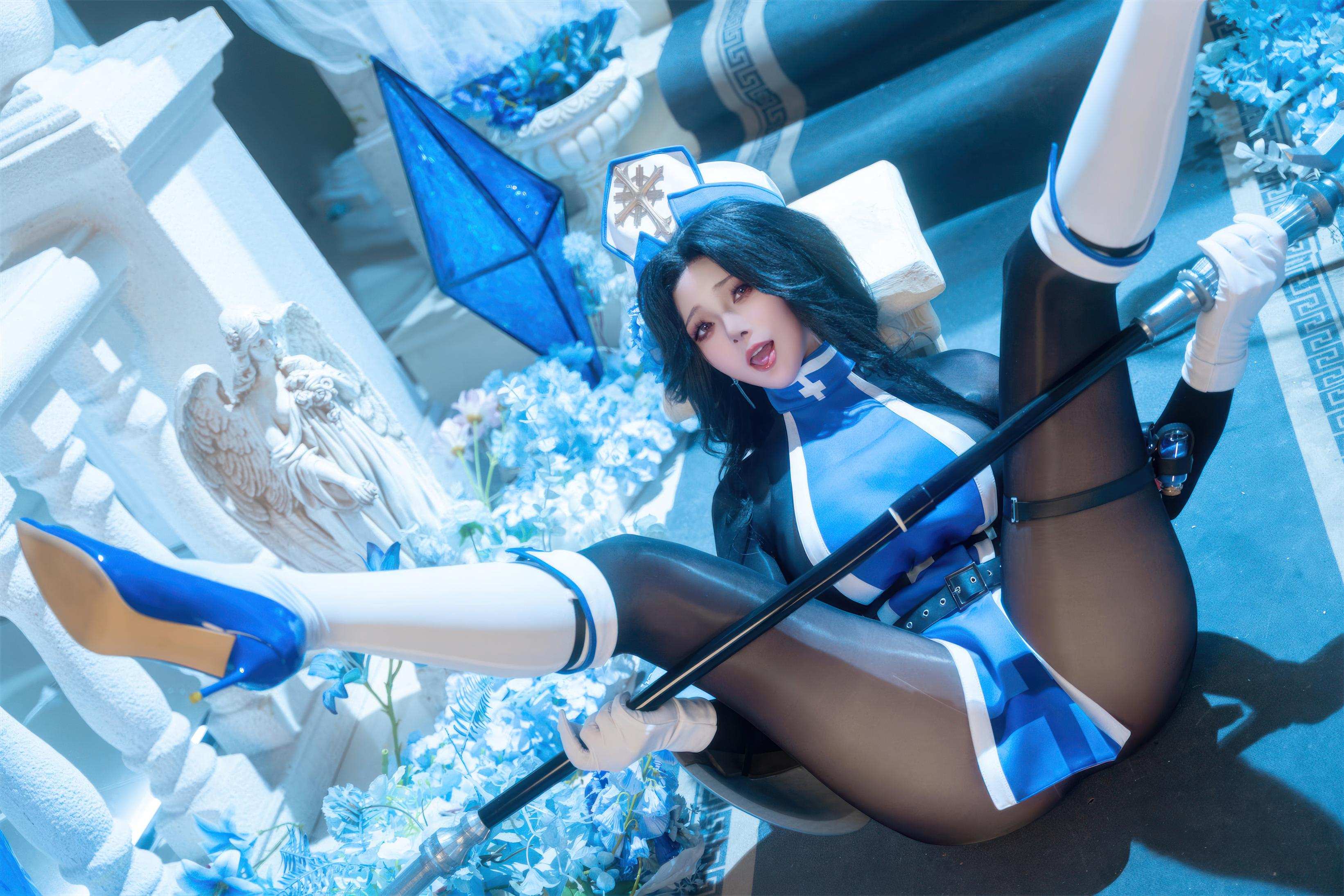 [cosplay] Natsuko夏夏子 - 梅登 冰玫瑰：藍白護士黑絲美腿角色還原 71P