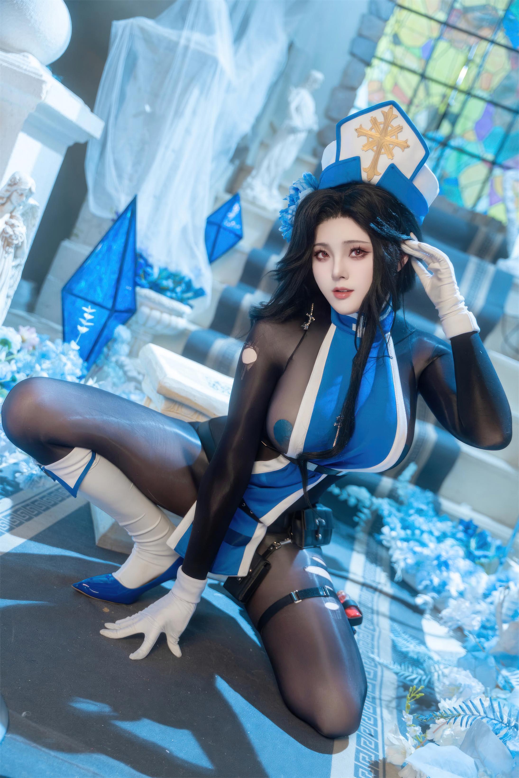 '[cosplay] Natsuko夏夏子 -梅登 冰玫瑰: Bác Sĩ Xanh Trắng Chân Đen Gợi Cảm 71P'