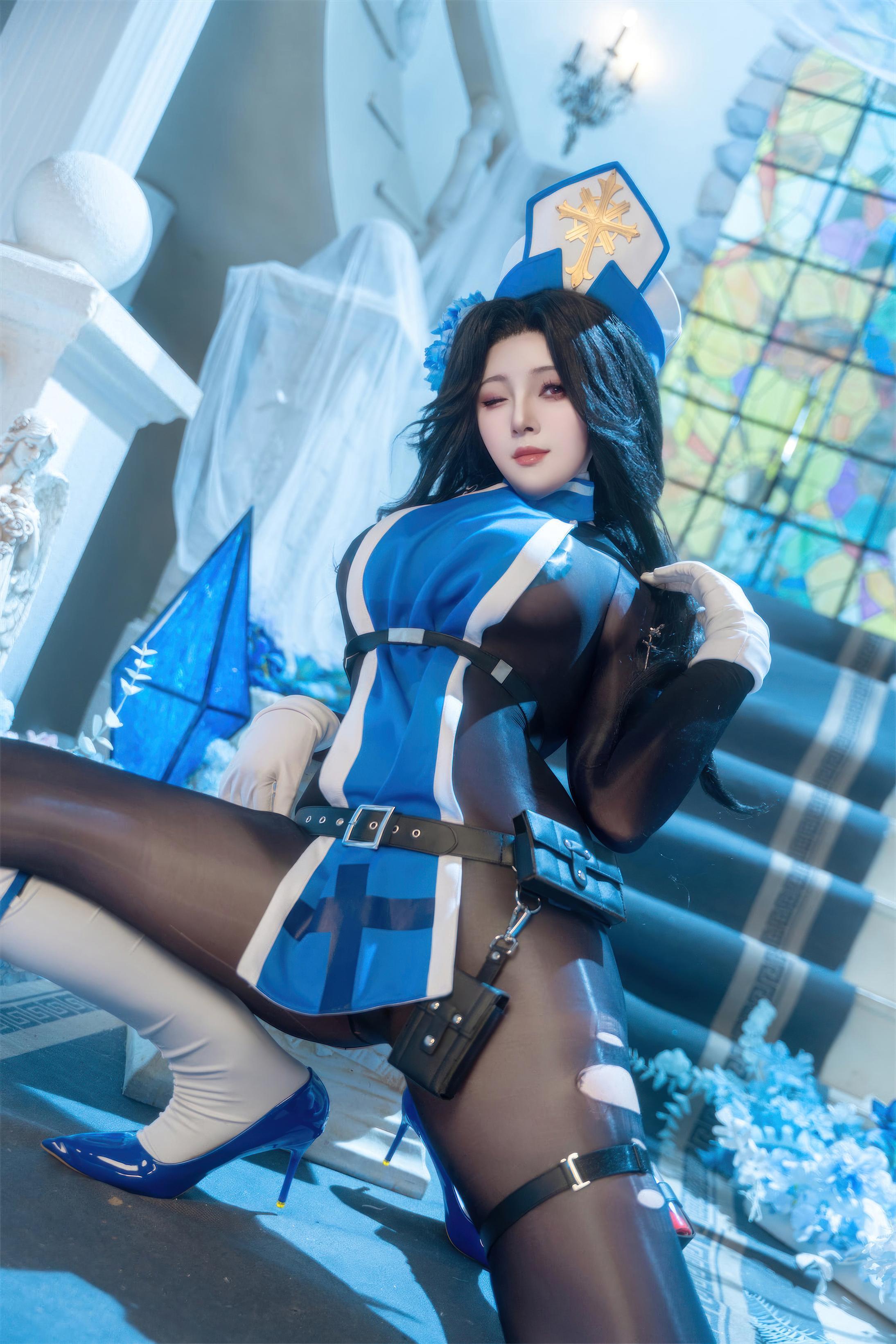 【コスプレ】夏夏子 - 梅登 冰玫瑰：青白いナースと黒ストッキングの美脚再現 71P