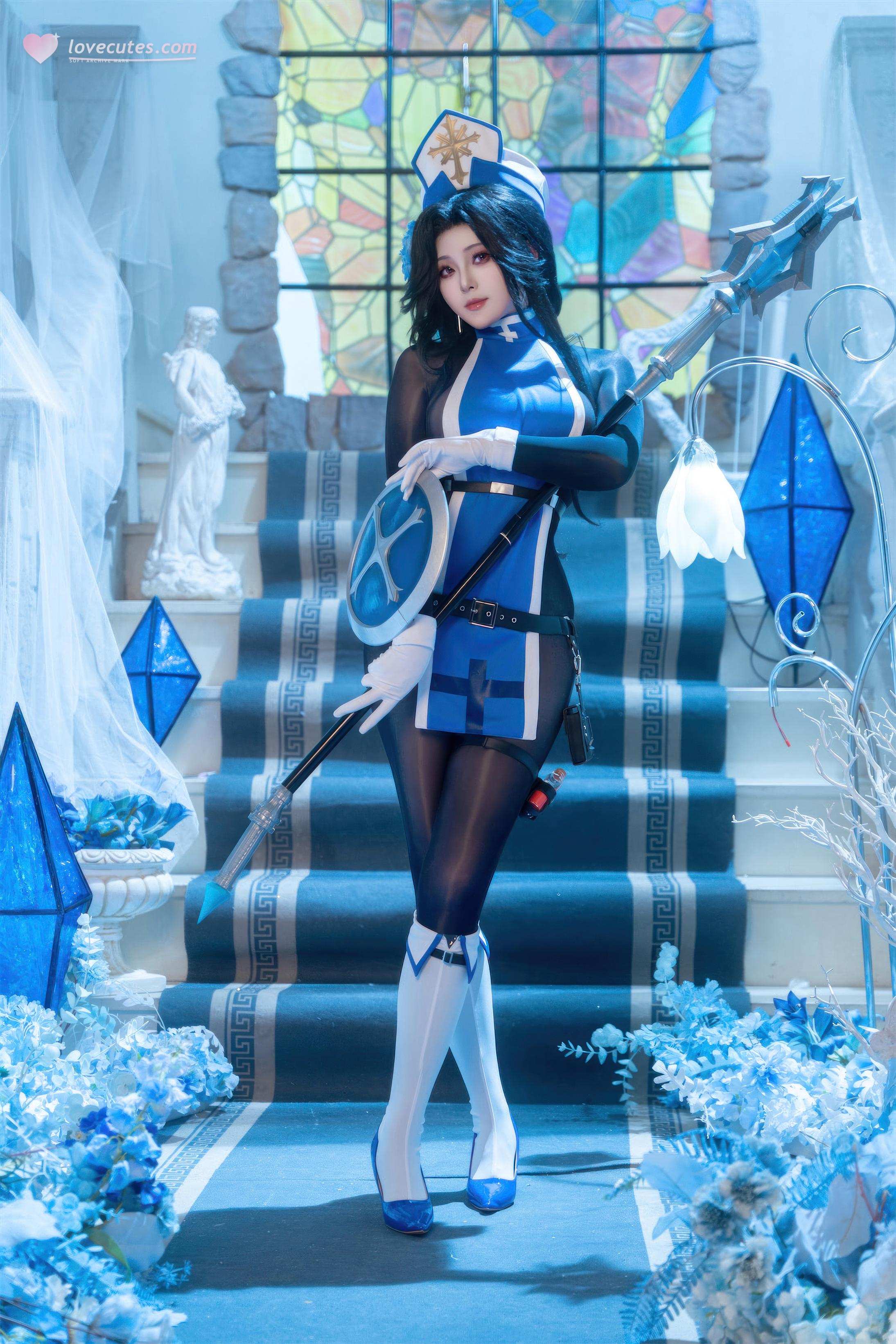 [Cosplay] Natsuko Natsuko - Maiden Ice Rose: Blue and White Nurse with Black Stockings and Beautiful Legs Character Recreation 71P