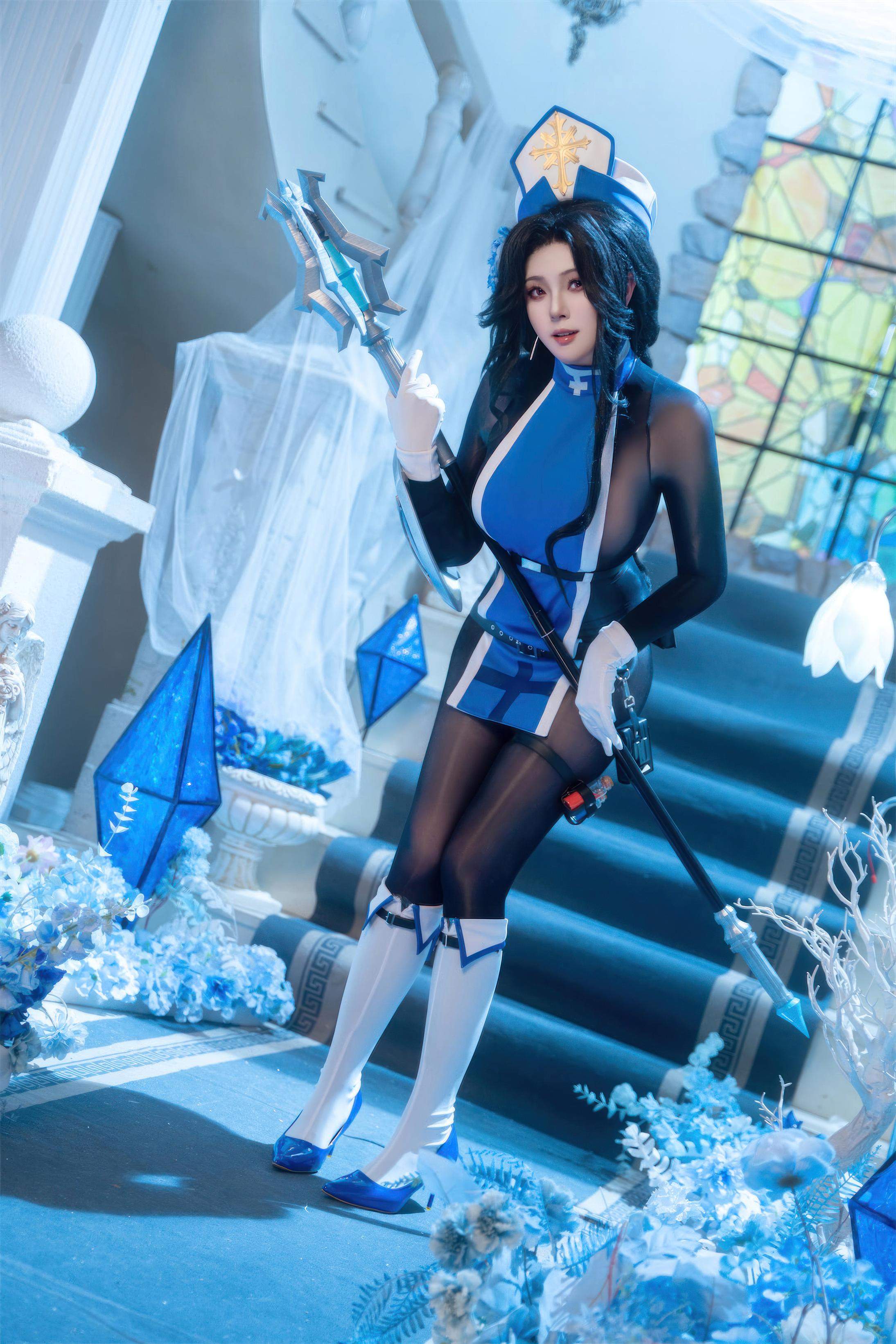 [Cosplay] Natsuko Natsuko - Maiden Ice Rose: Blue and White Nurse with Black Stockings and Beautiful Legs Character Recreation 71P