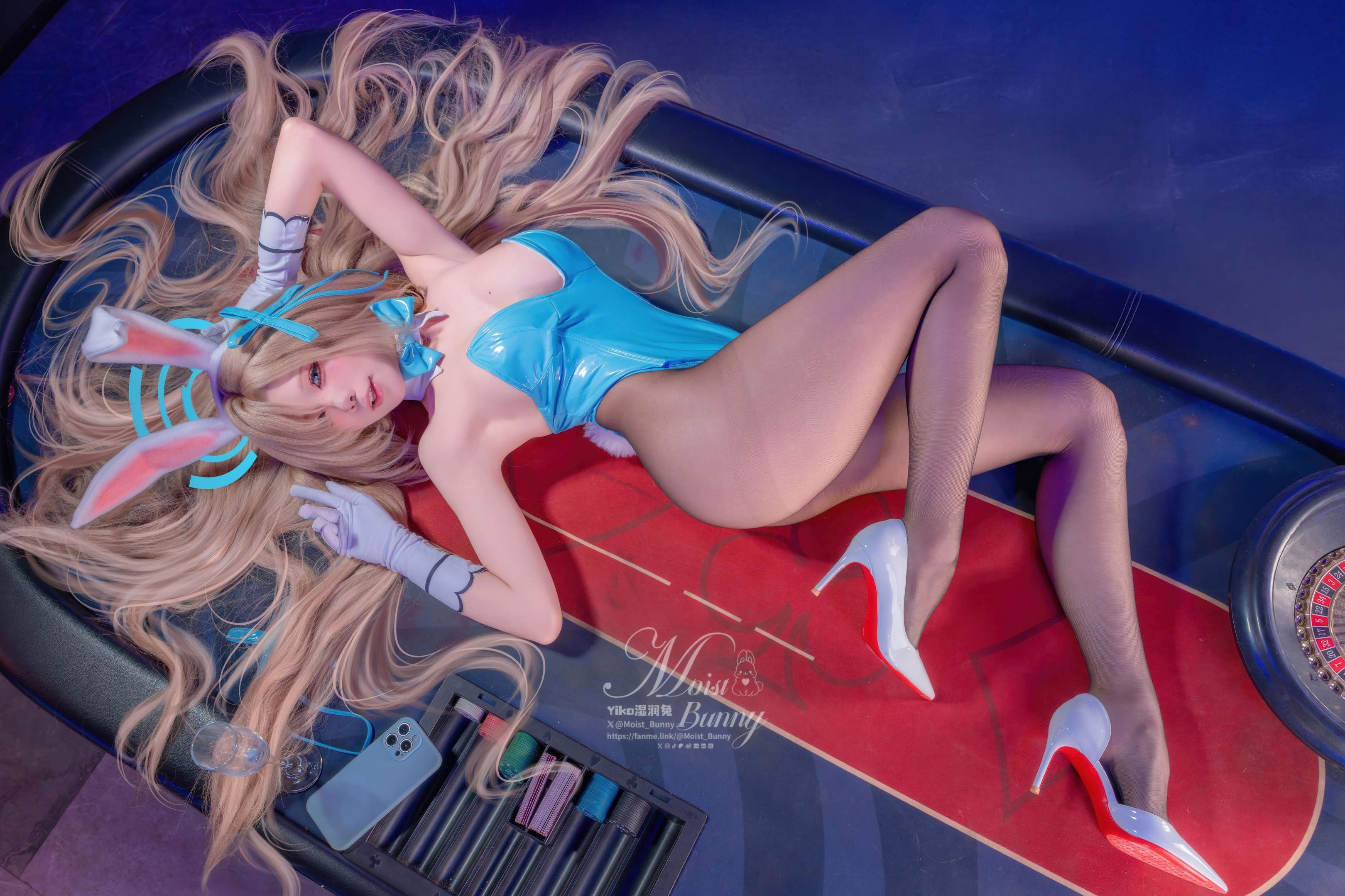 [cosplay] Yiko湿润兔 - 碧蓝档案 明日奈兔女郎：蓝色兔装贴纸遮点 大尺度还原 89P1V