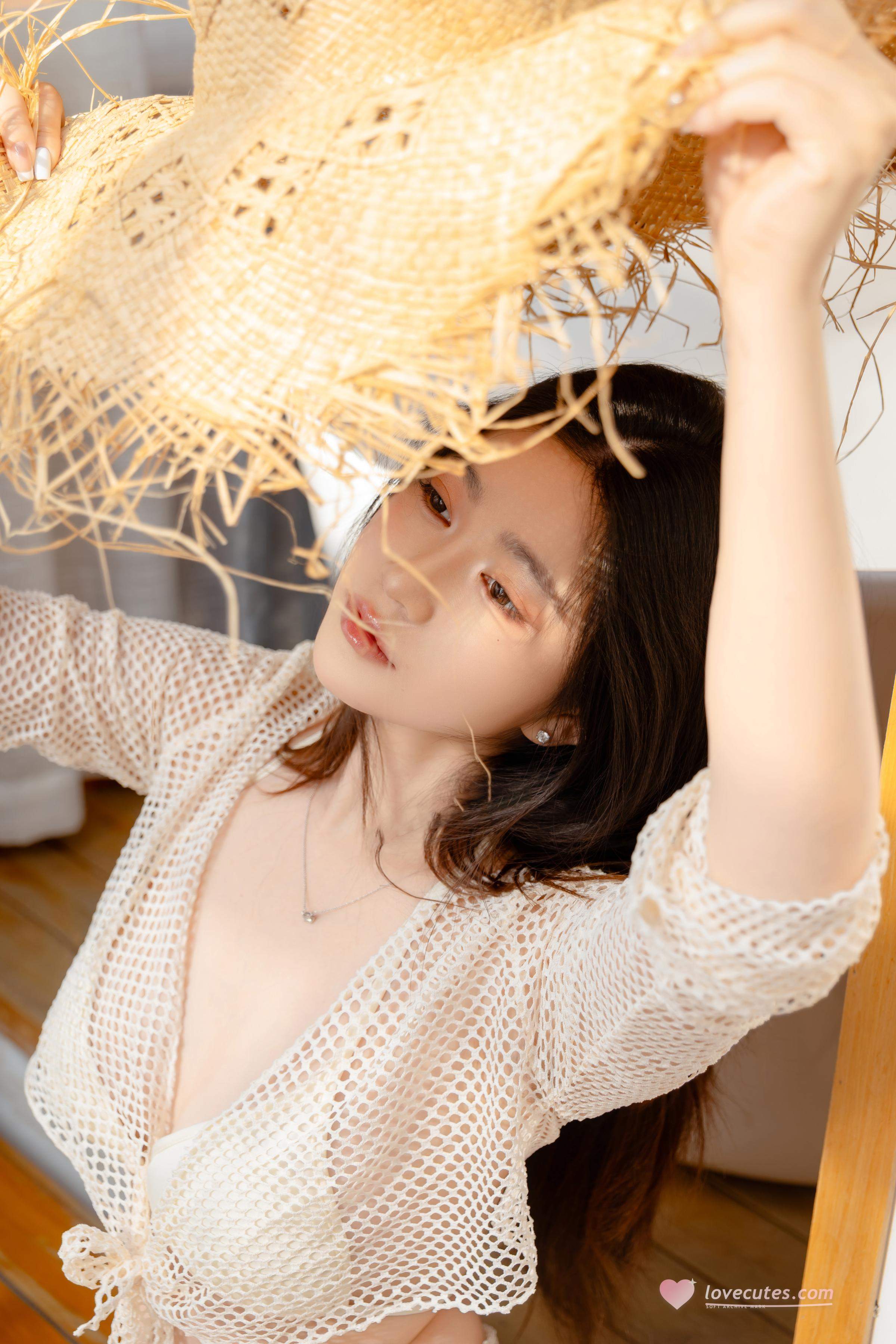 [寫真] 年年Nnian - 夏天：浴缸白紗半裸美胸 陽光寫真 80P