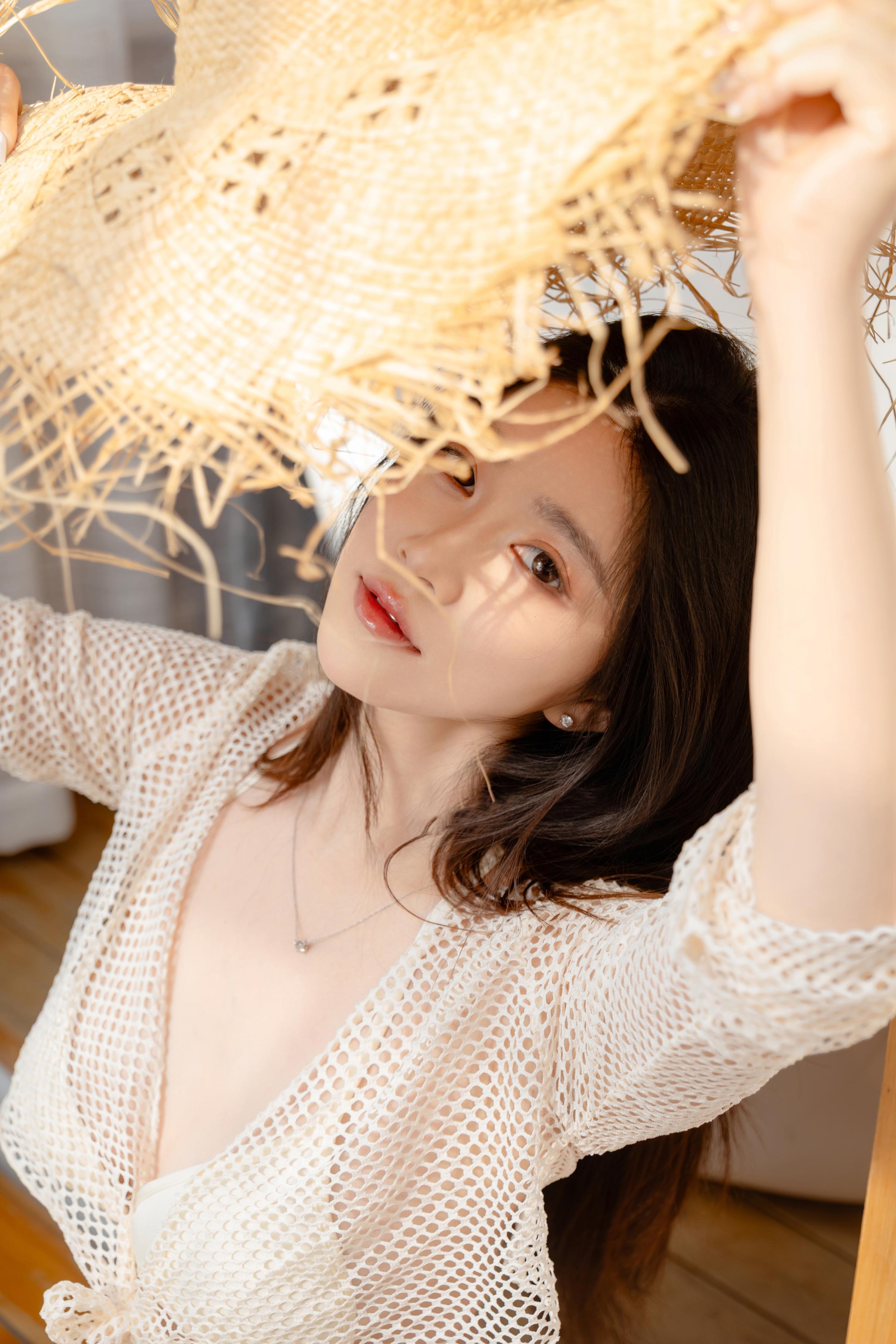 [寫真] 年年Nnian - 夏天：浴缸白紗半裸美胸 陽光寫真 80P