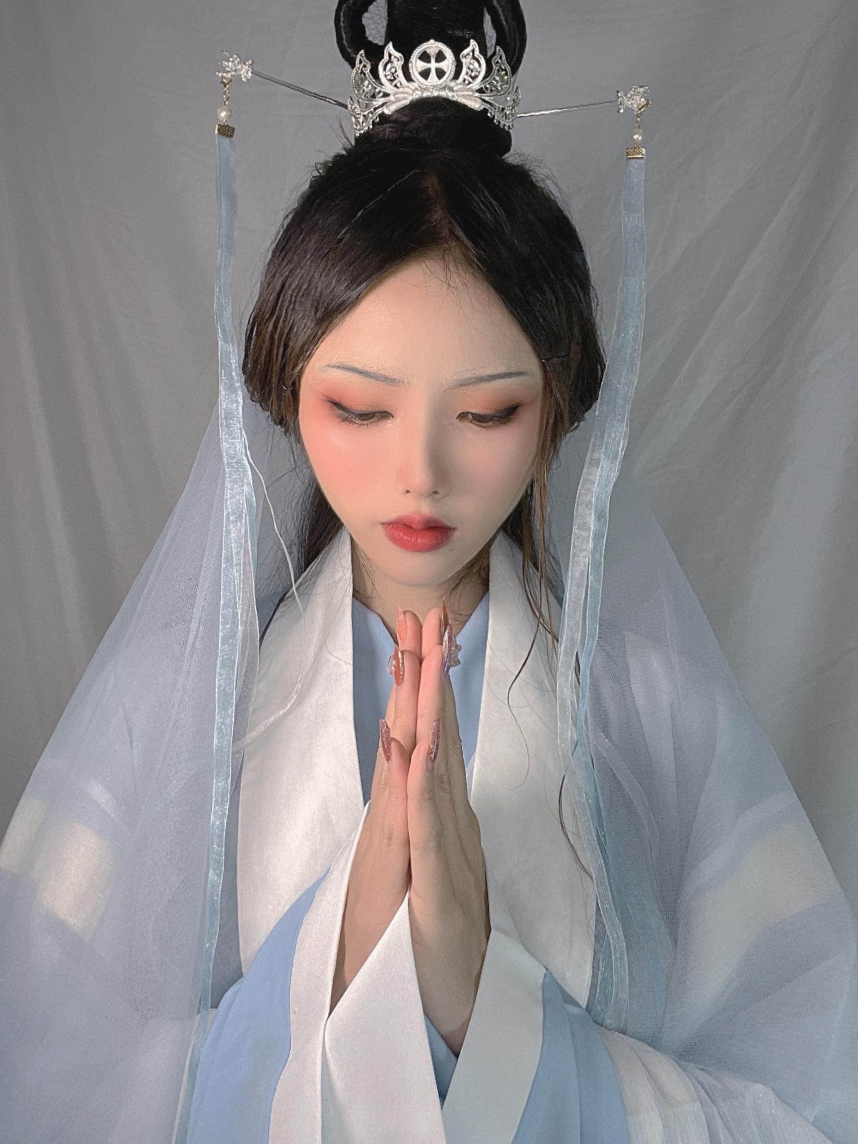[ภาพถ่าย] ไทเทเนียมอัลลอย TiTi - ดอกเหมย: ชุดคลุมสีน้ำเงินขาว สวยเซ็กซี่ในสไตล์โบราณ 24P