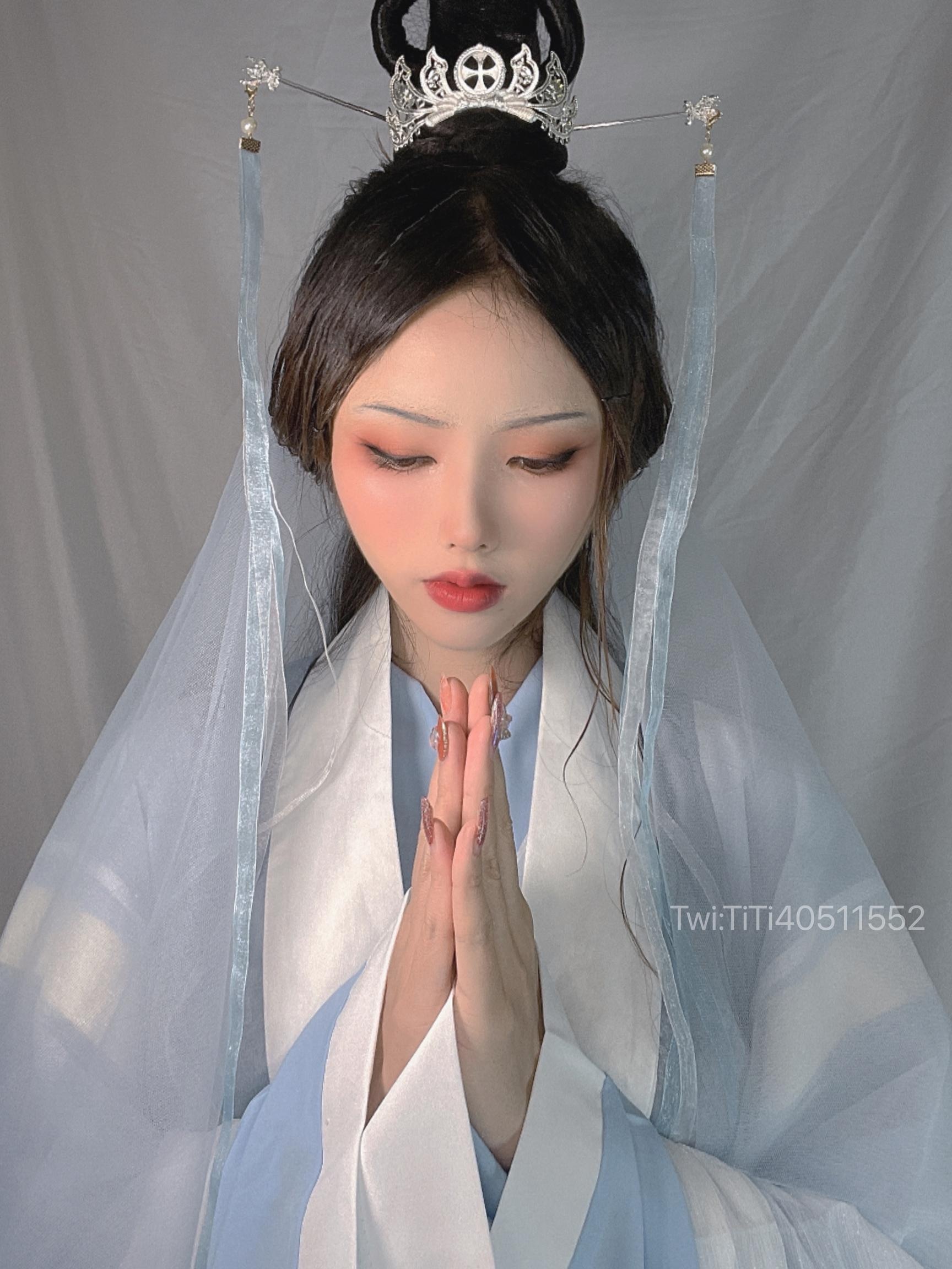 [Photos] Titanium Alloy TiTi - Daoist: Blue and White Robe with Low-Cut Beauty, Ancient Style Photoshoot 24P