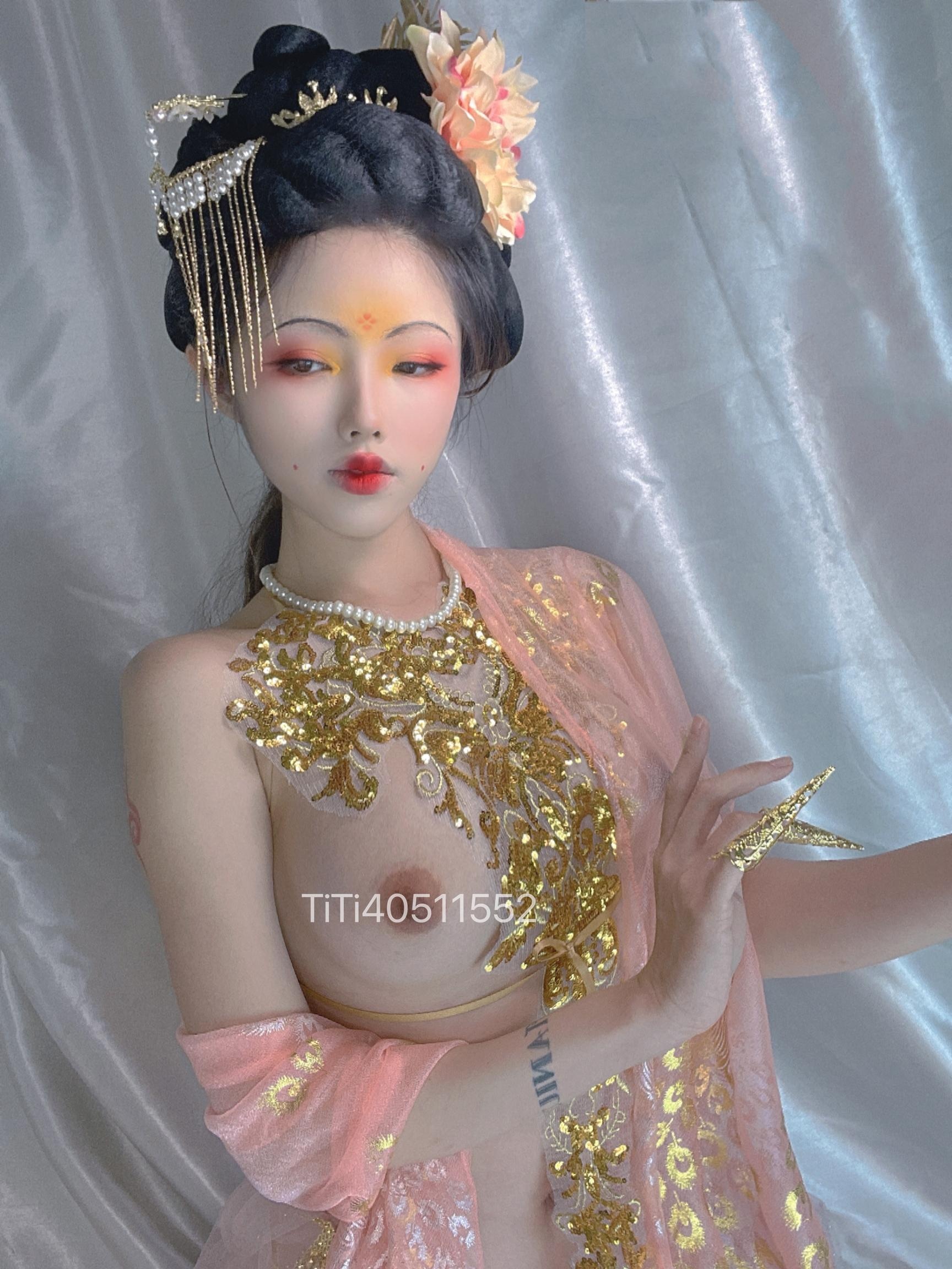 [私房] タイタニウム合金TiTi - 貴妃：粉色の薄絹と半裸の美胸 古風私房 32P