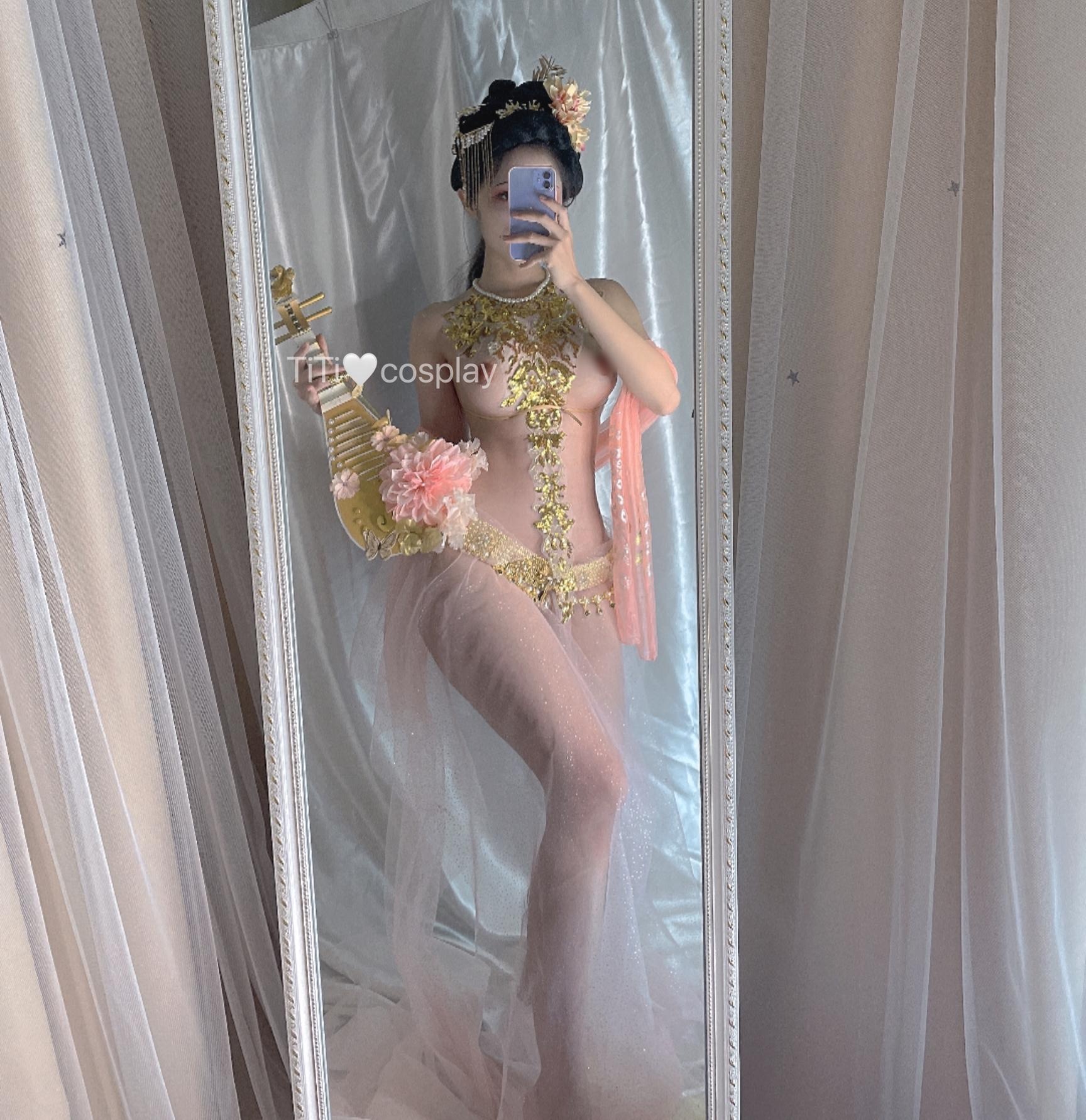 [私房] タイタニウム合金TiTi - 貴妃：粉色の薄絹と半裸の美胸 古風私房 32P