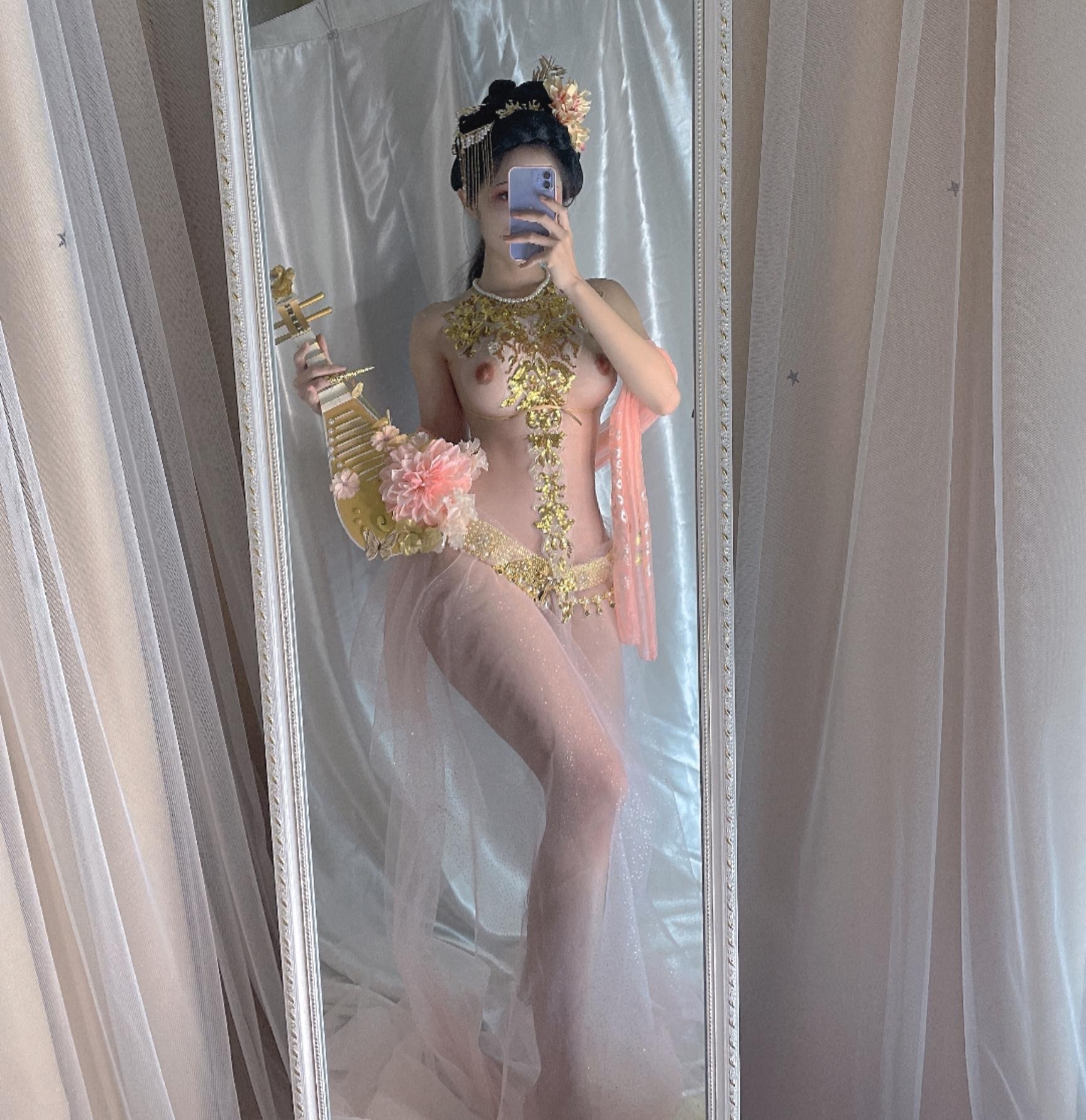 [私房] タイタニウム合金TiTi - 貴妃：粉色の薄絹と半裸の美胸 古風私房 32P