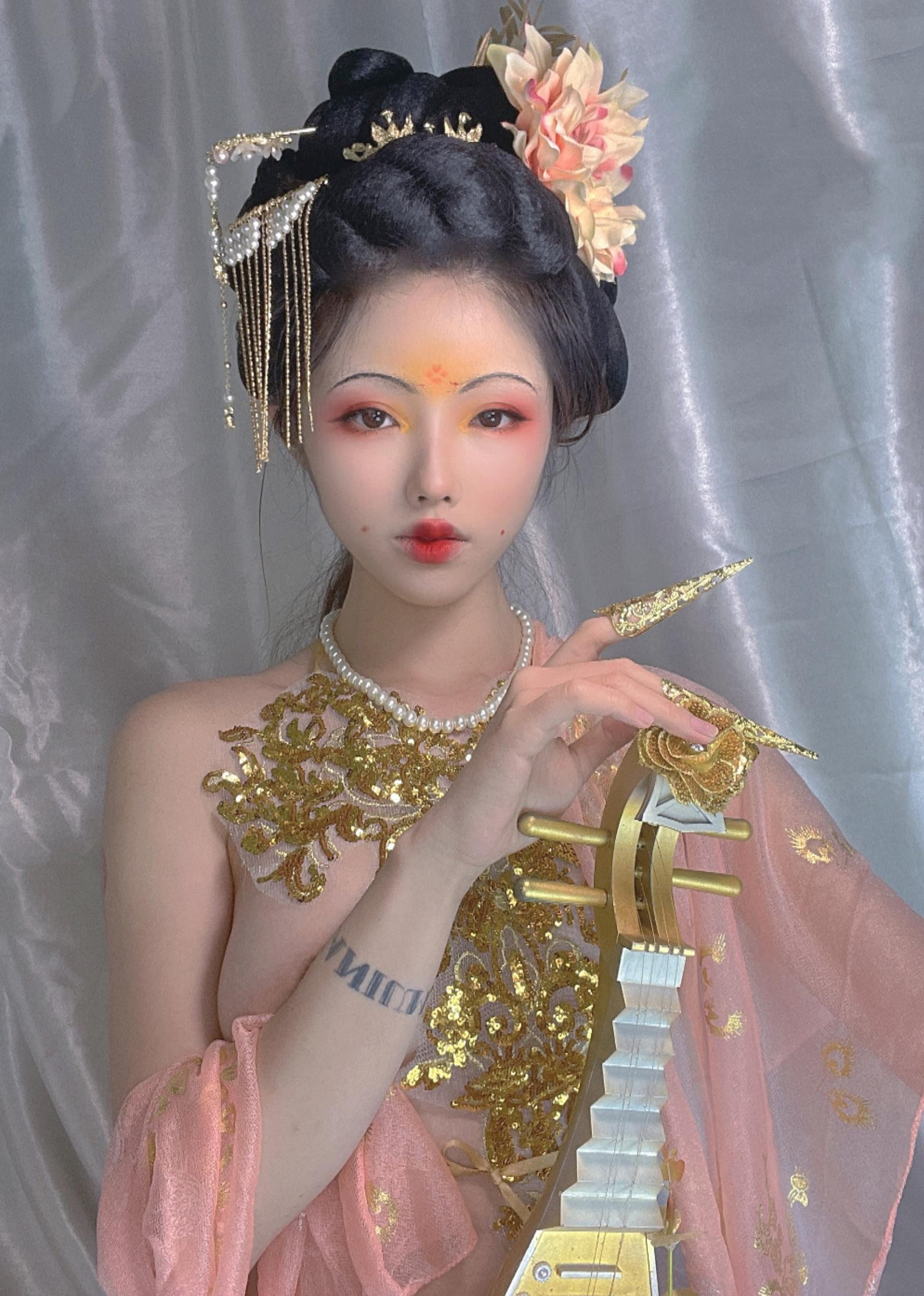 [私房] タイタニウム合金TiTi - 貴妃：粉色の薄絹と半裸の美胸 古風私房 32P