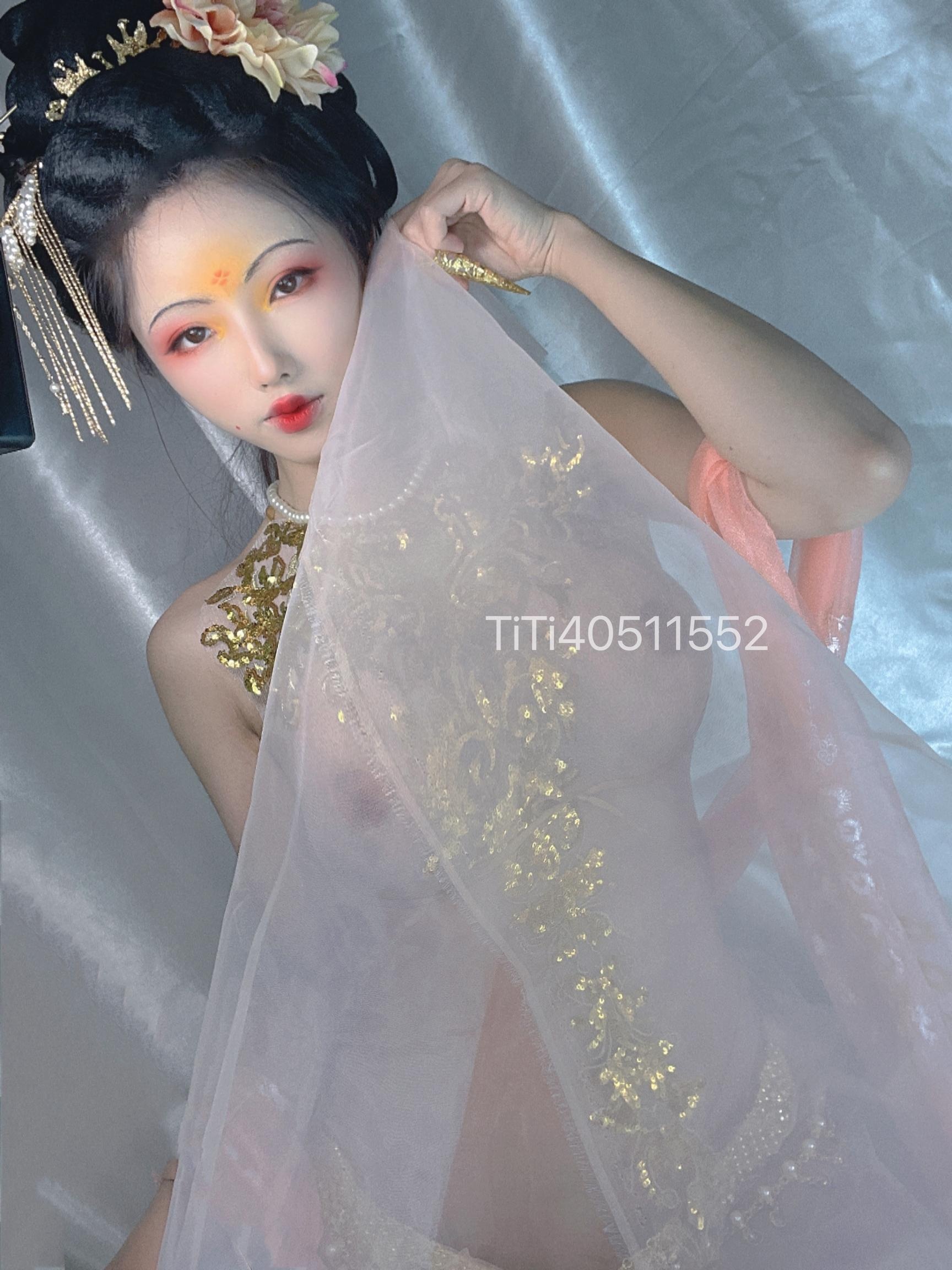 [私房] タイタニウム合金TiTi - 貴妃：粉色の薄絹と半裸の美胸 古風私房 32P