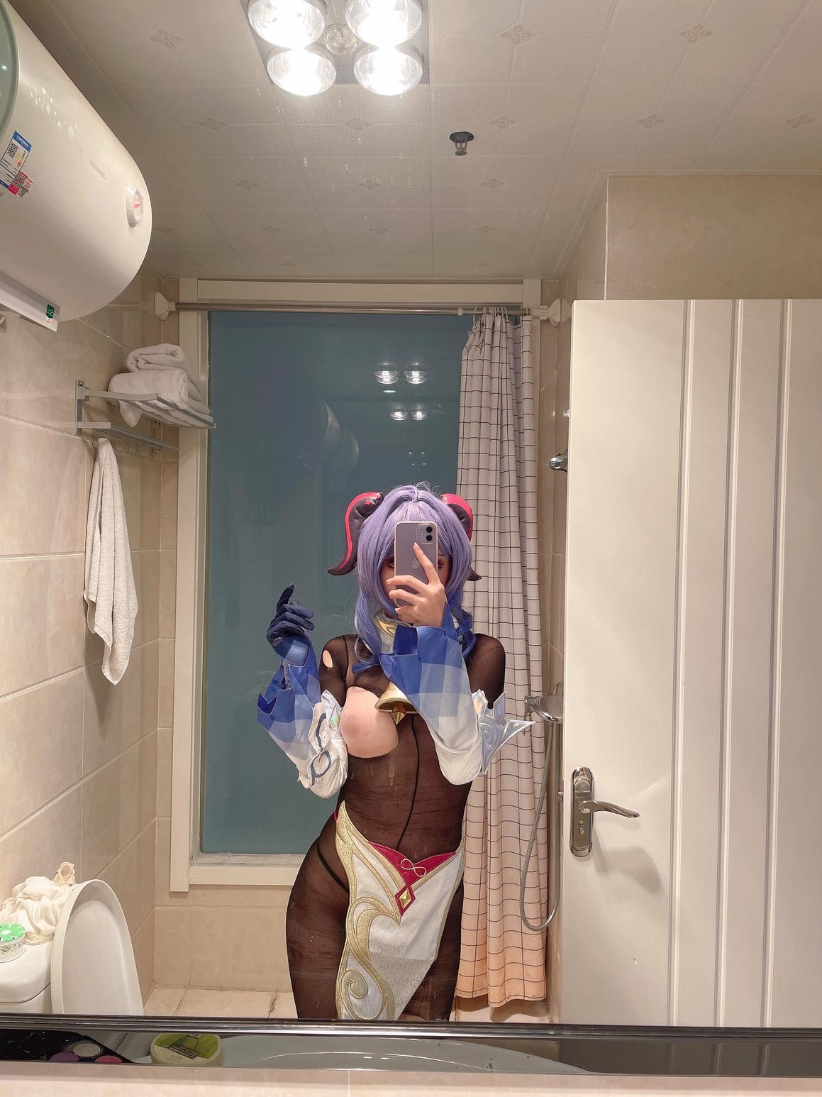 [costume play] 鈦合金TiTi - 原神 甘雨：黑絲透視戰損 露臀角色還原 32P