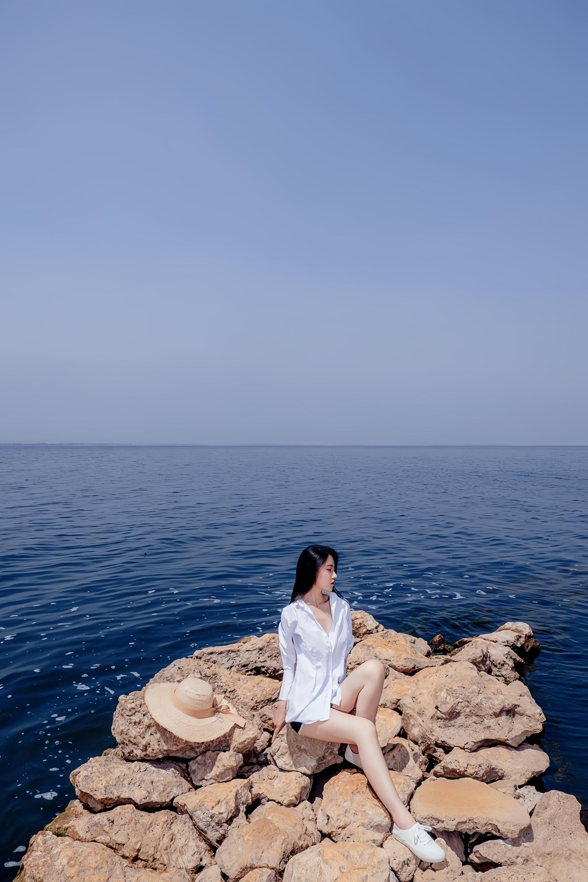 '[Ảnh] Nnian Năm Năm - Chụp Ngoài Biển Với Áo Sơ Mi Trắng: Giải Khuy, Lộ Ngực, Ướt Áo 49P'