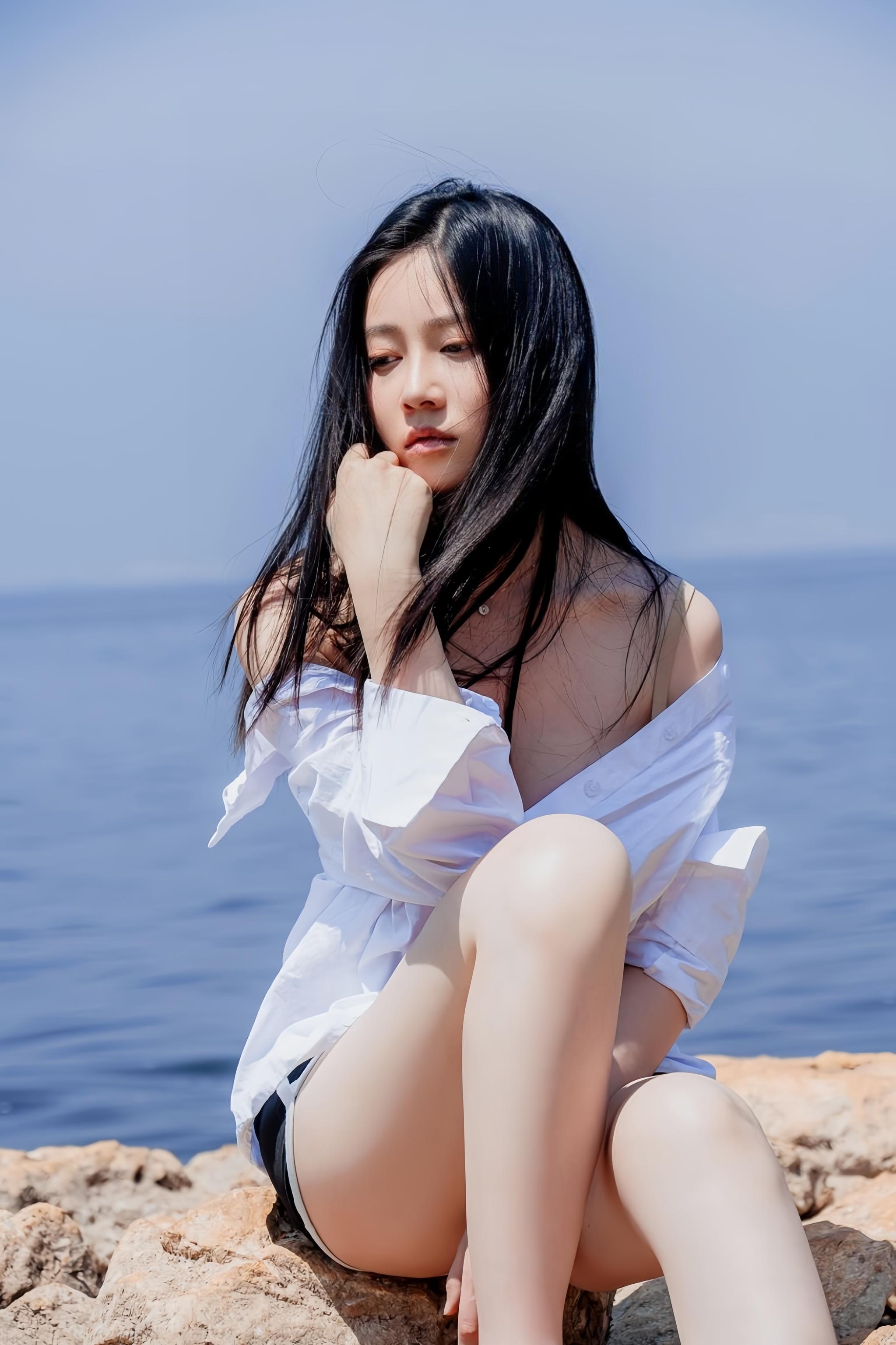 '[Ảnh] Nnian Năm Năm - Chụp Ngoài Biển Với Áo Sơ Mi Trắng: Giải Khuy, Lộ Ngực, Ướt Áo 49P'