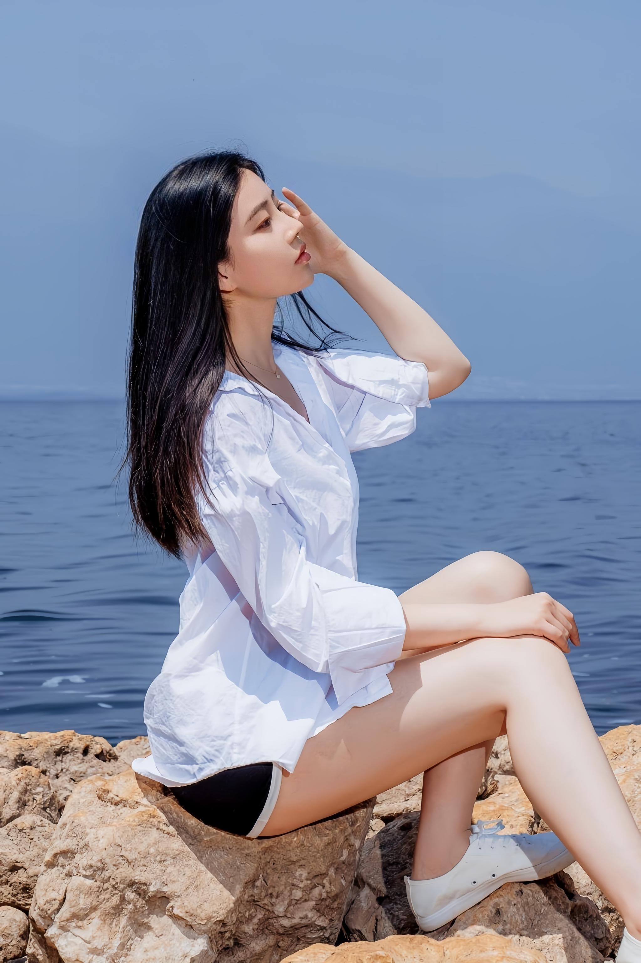 '[Ảnh] Nnian Năm Năm - Chụp Ngoài Biển Với Áo Sơ Mi Trắng: Giải Khuy, Lộ Ngực, Ướt Áo 49P'