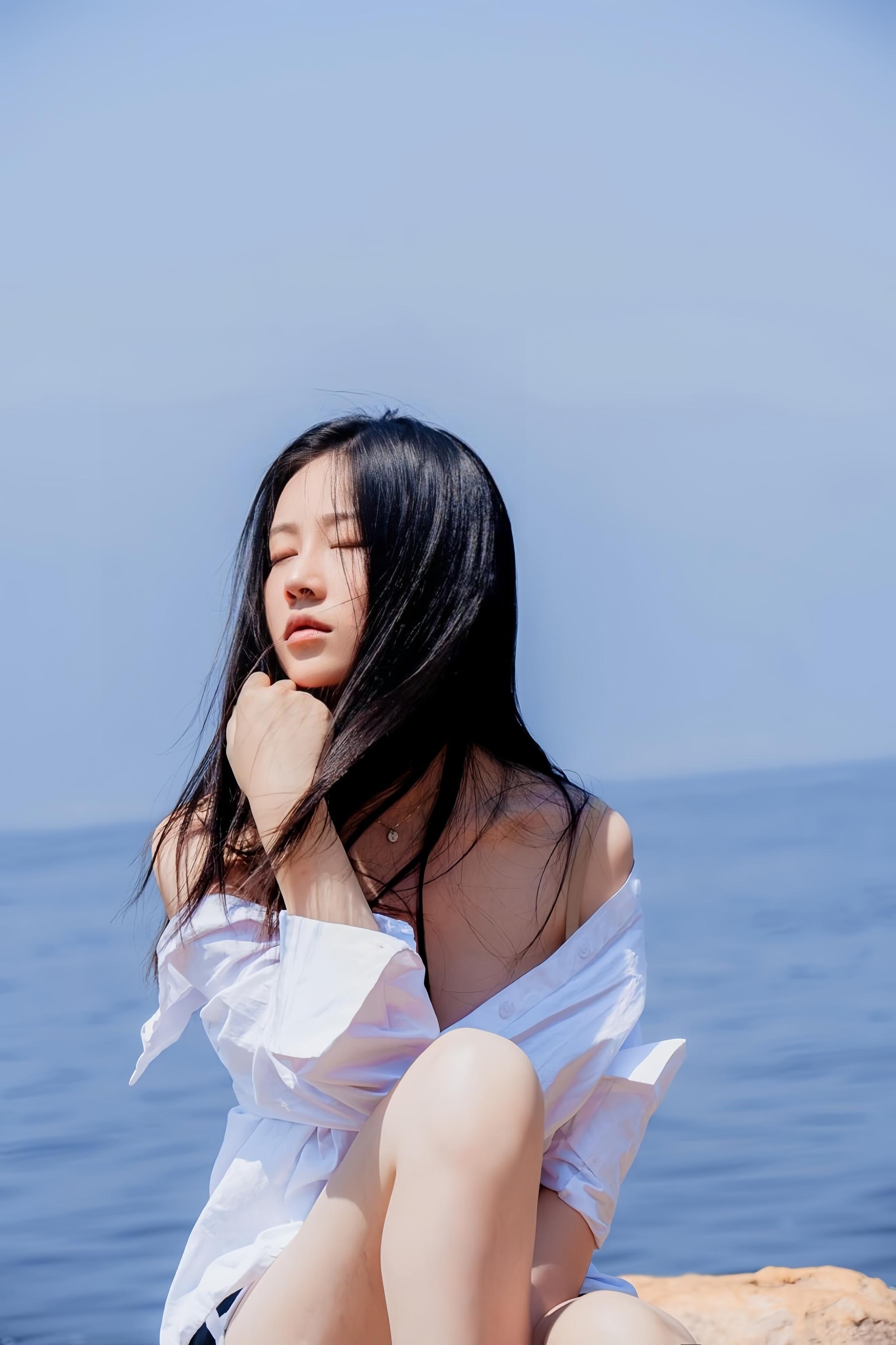 '[Ảnh] Nnian Năm Năm - Chụp Ngoài Biển Với Áo Sơ Mi Trắng: Giải Khuy, Lộ Ngực, Ướt Áo 49P'
