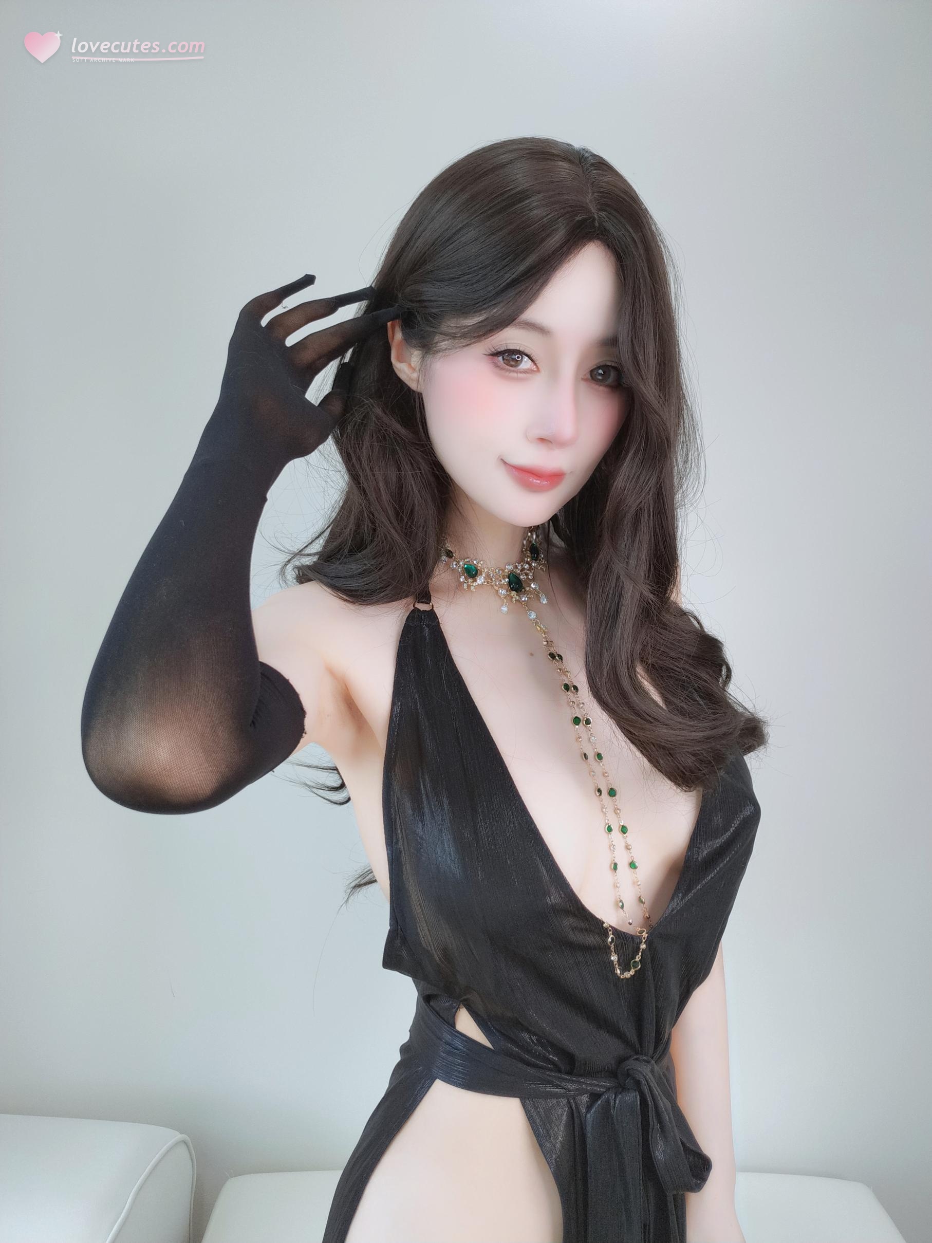 '[私房] Bạc 81 - Tự Chụp Vol.103: Ảnh Tự Sướng Đen Sâu V Hở Ngực 122P8V'